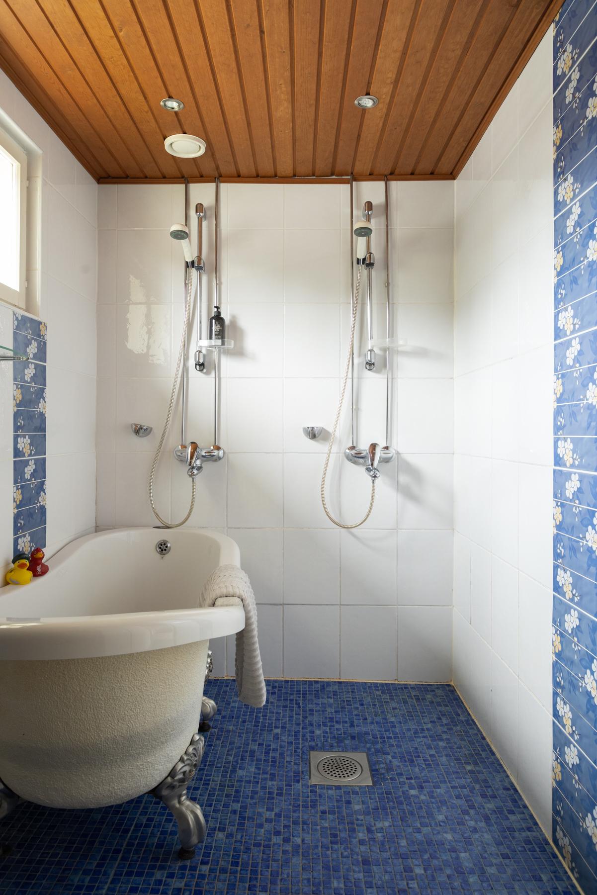 Ikkunallinen kylpyhuone