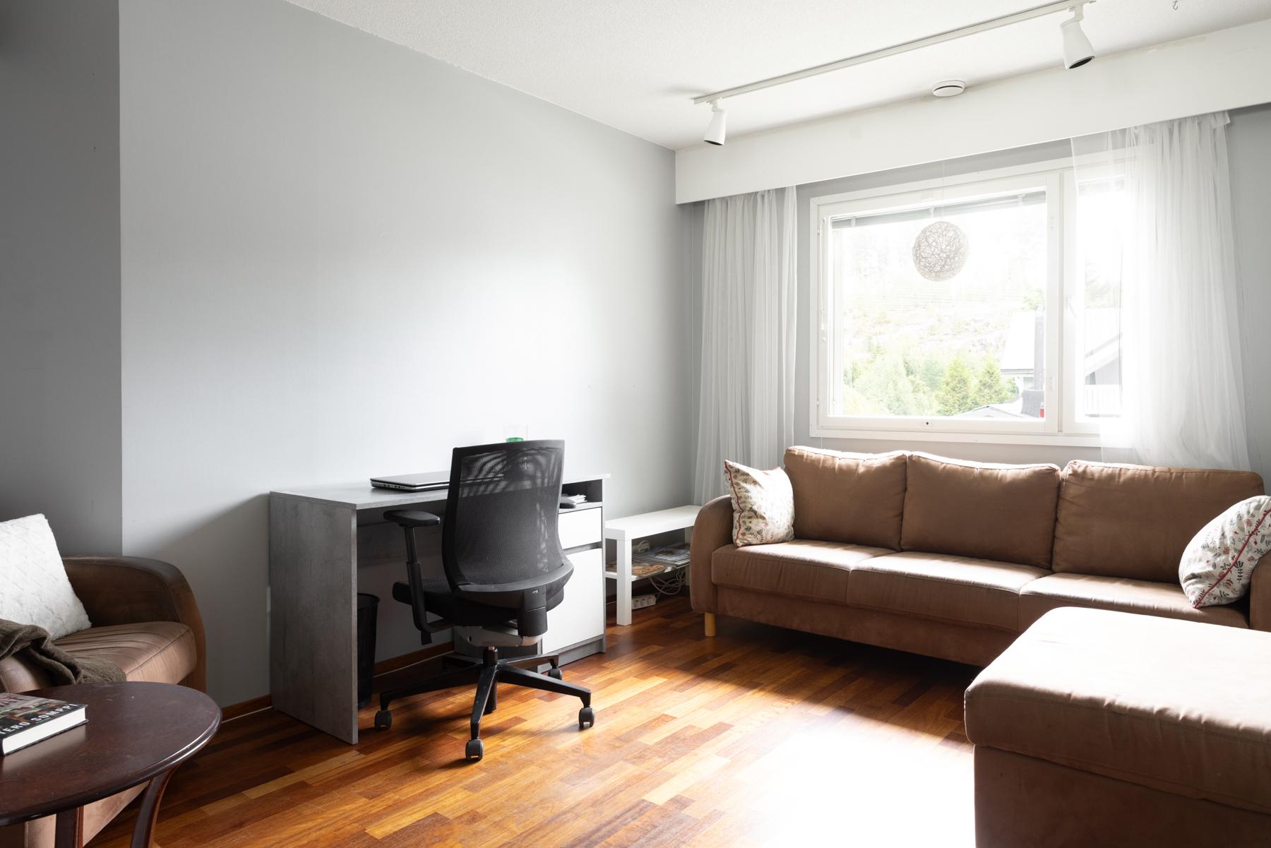 Makuuhuone 4 / työhuone