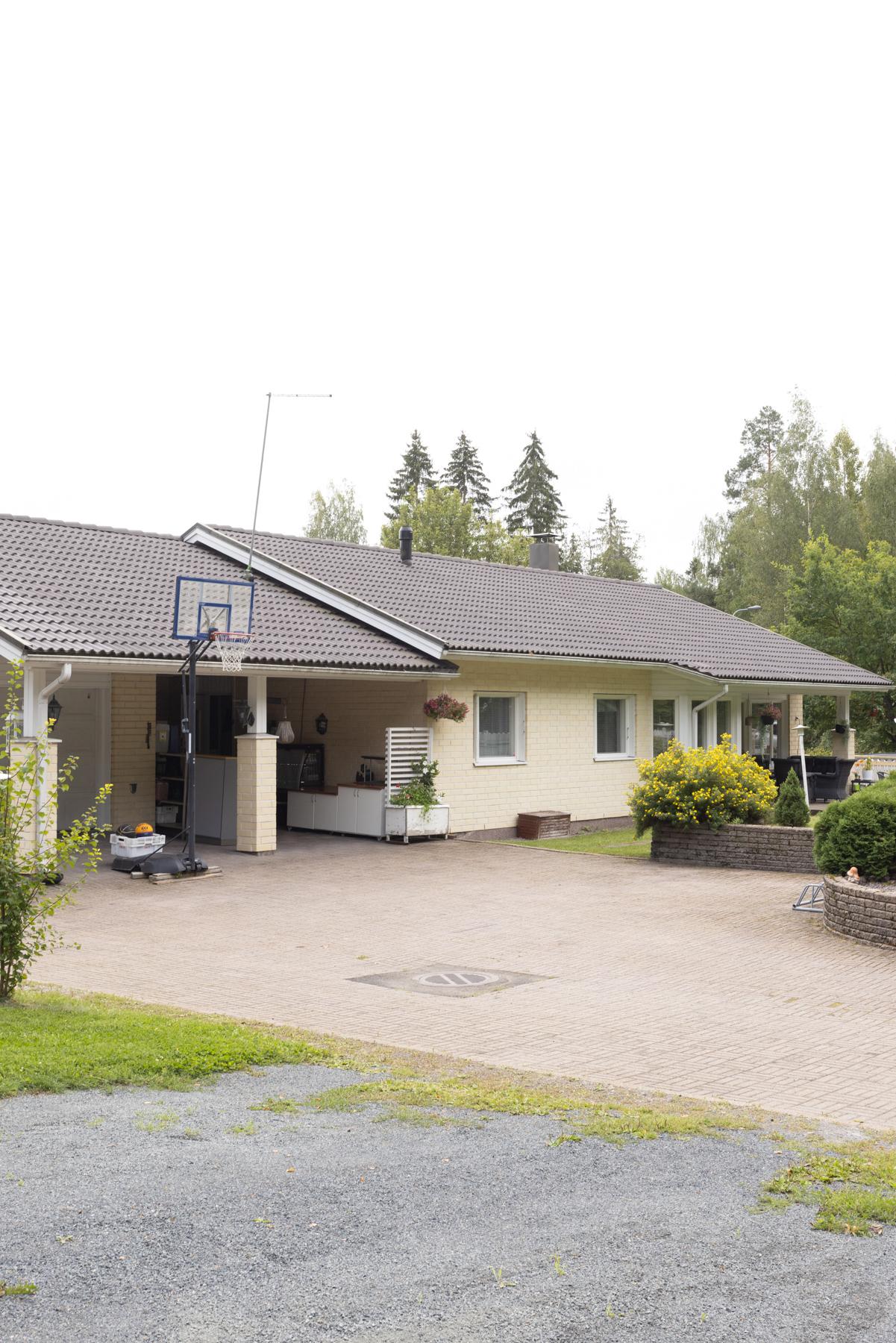 Pihapiiriä (vehreään aikaan)