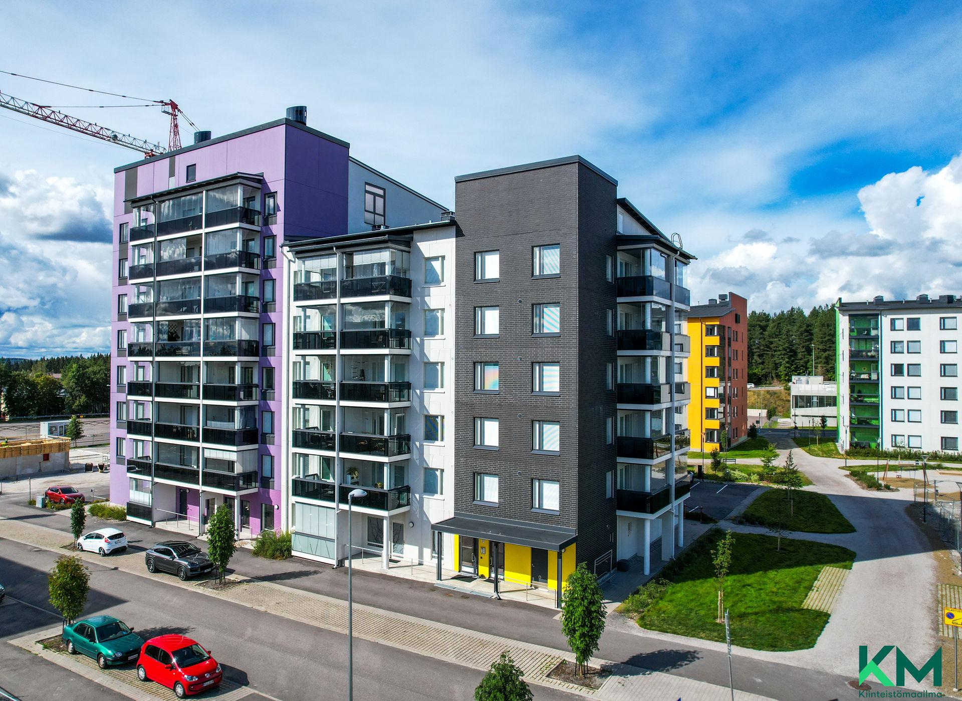 Vahva-Jussin lenkki 21, Asemantausta, Lahti