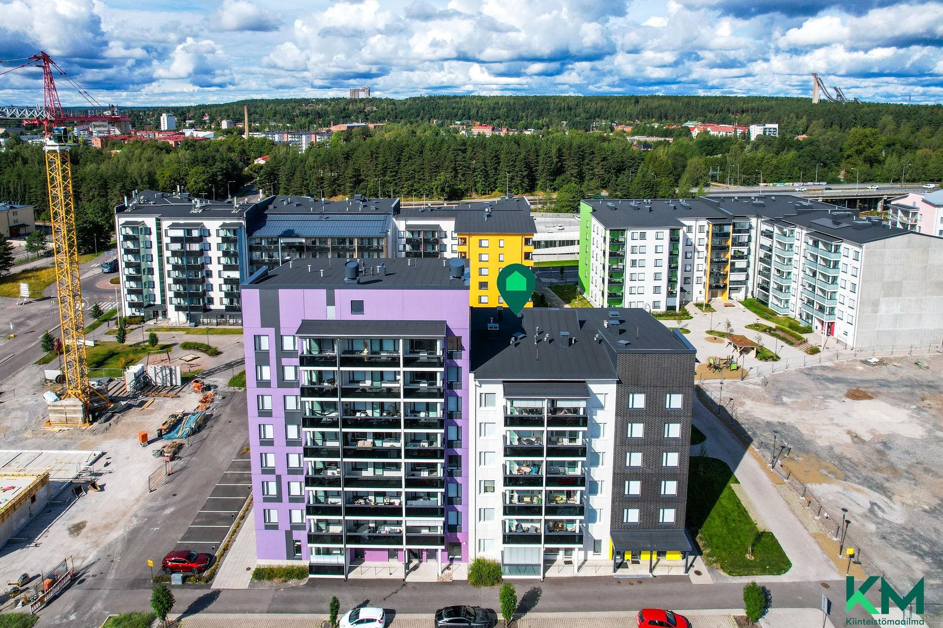 Vahva-Jussin lenkki 21, Asemantausta, Lahti