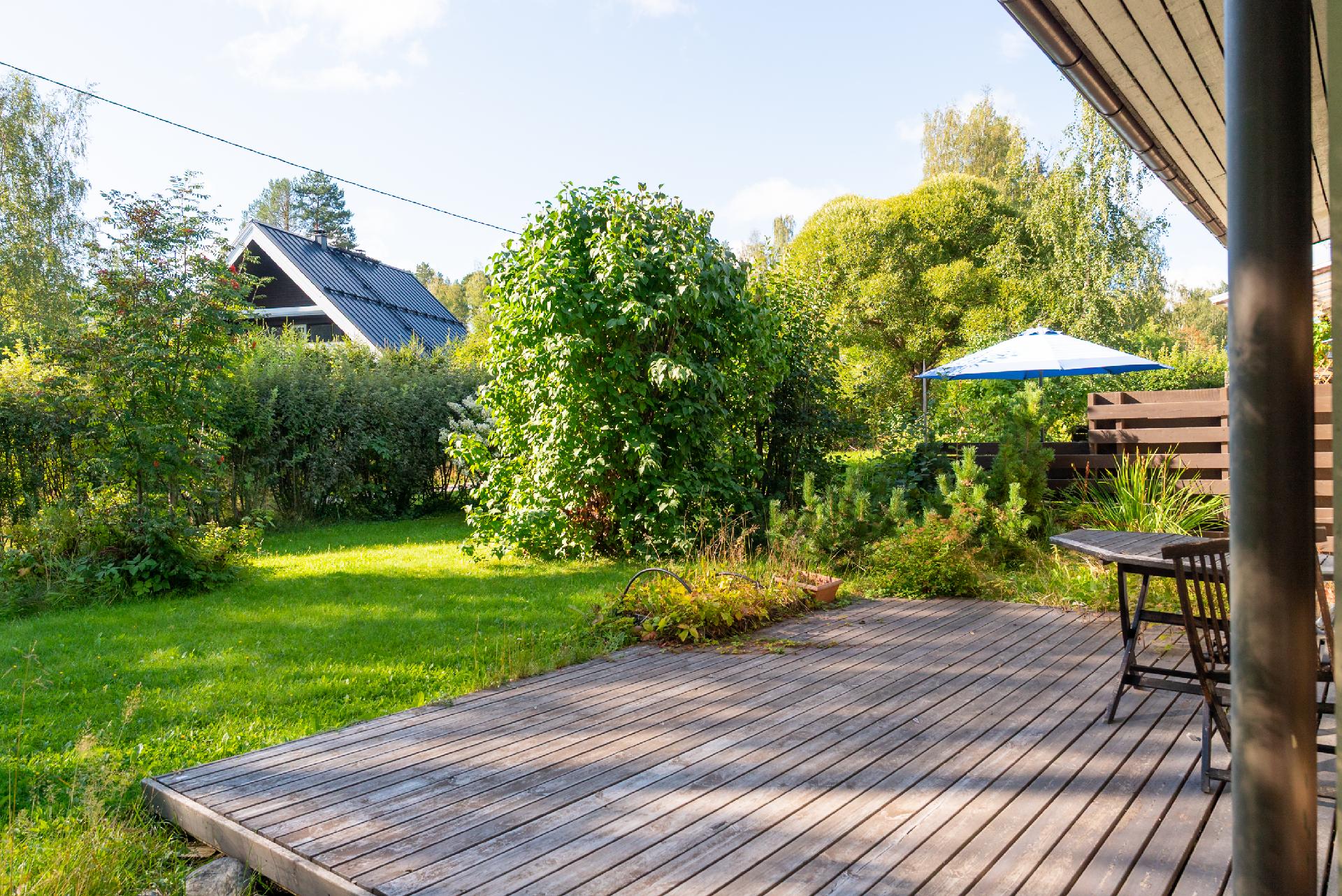 Todella viihtyisä piha-alue