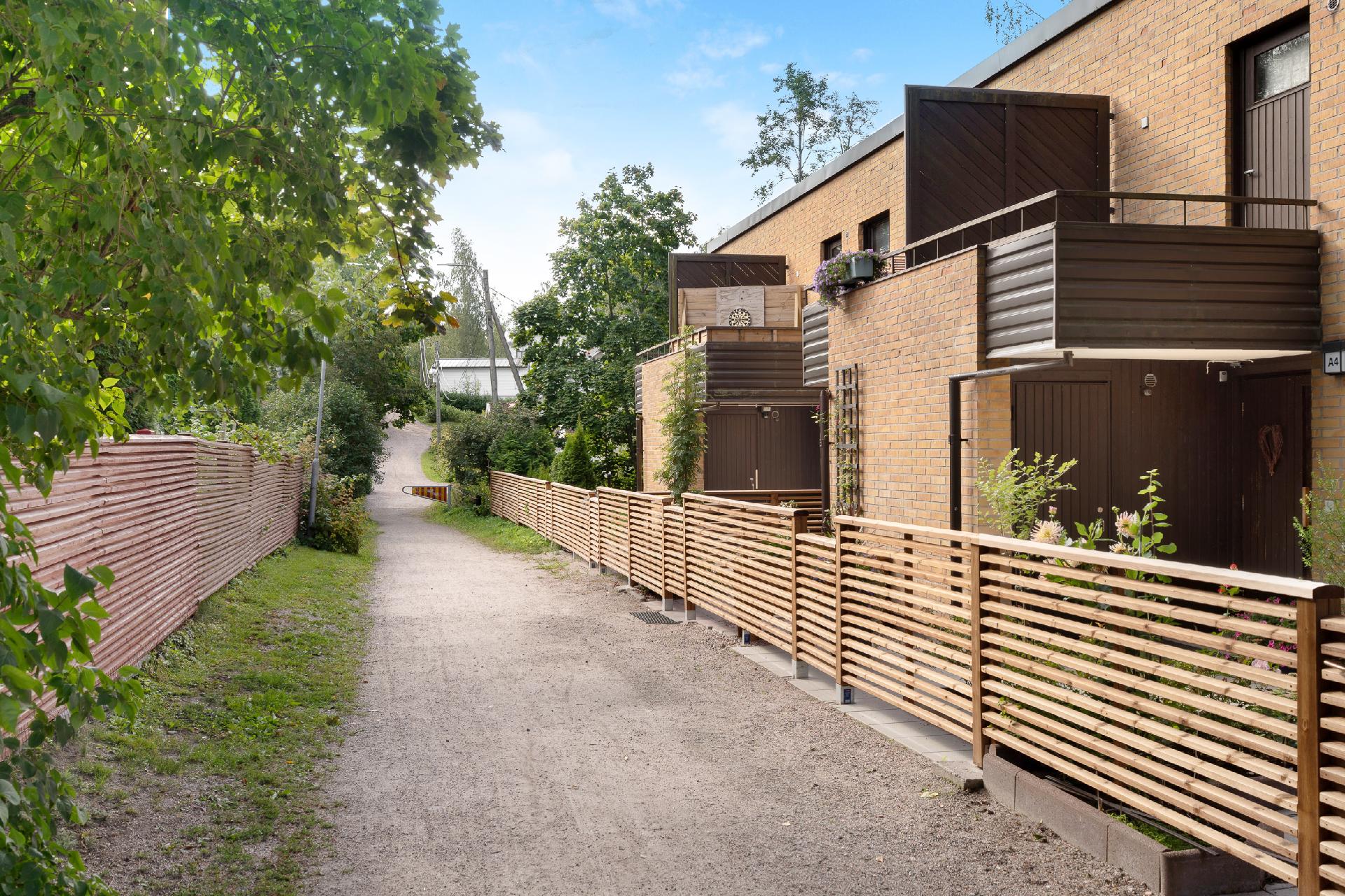 A-taloa kadun puolelta katsottuna