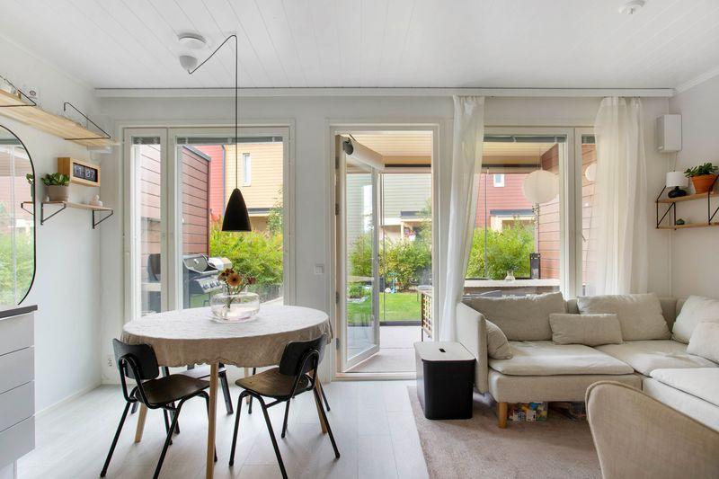 Neitoperhosentie 9, Honkasuo, Helsinki