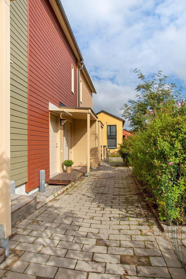 Neitoperhosentie 9, Honkasuo, Helsinki