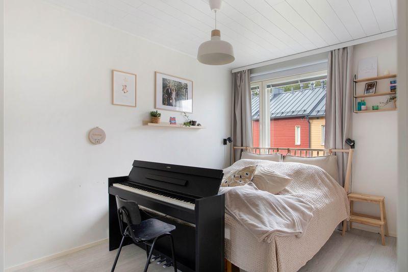 Neitoperhosentie 9, Honkasuo, Helsinki