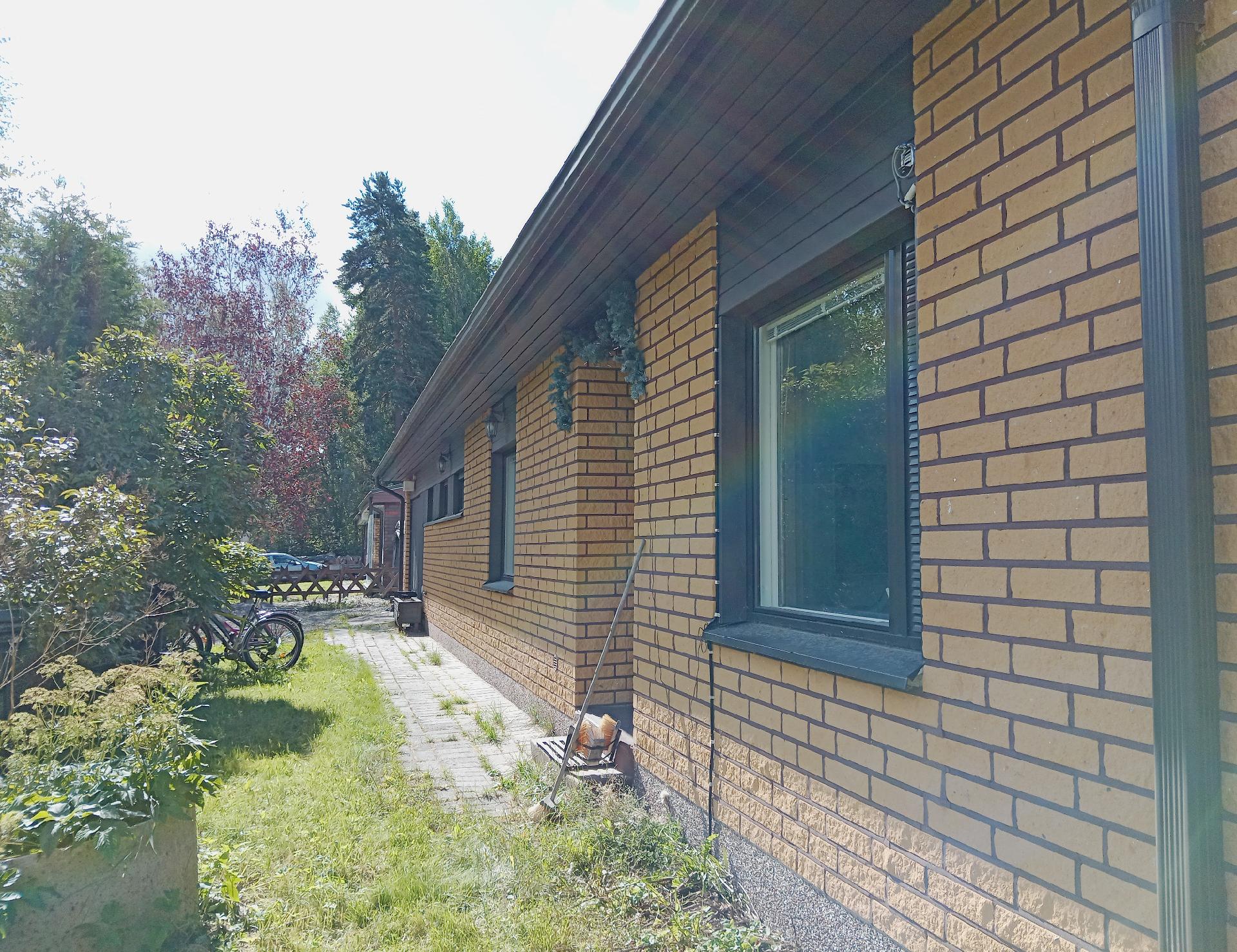 Sisäänkäynti on suojaisa