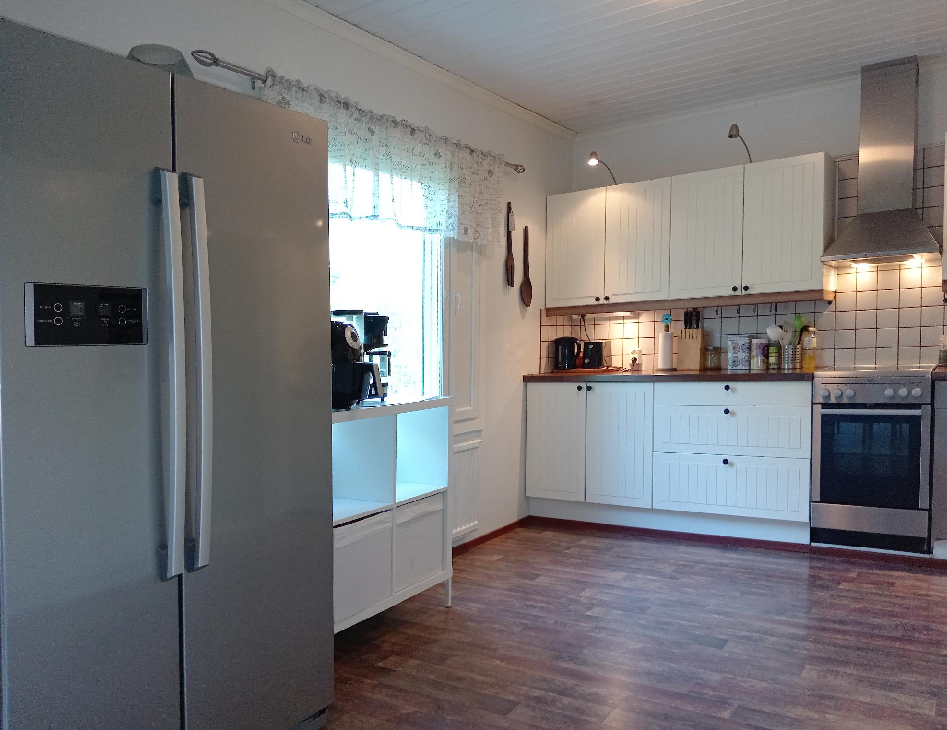 Keittiö päivitettiin 2009 ja on edelleen varsin hyväkuntoinen