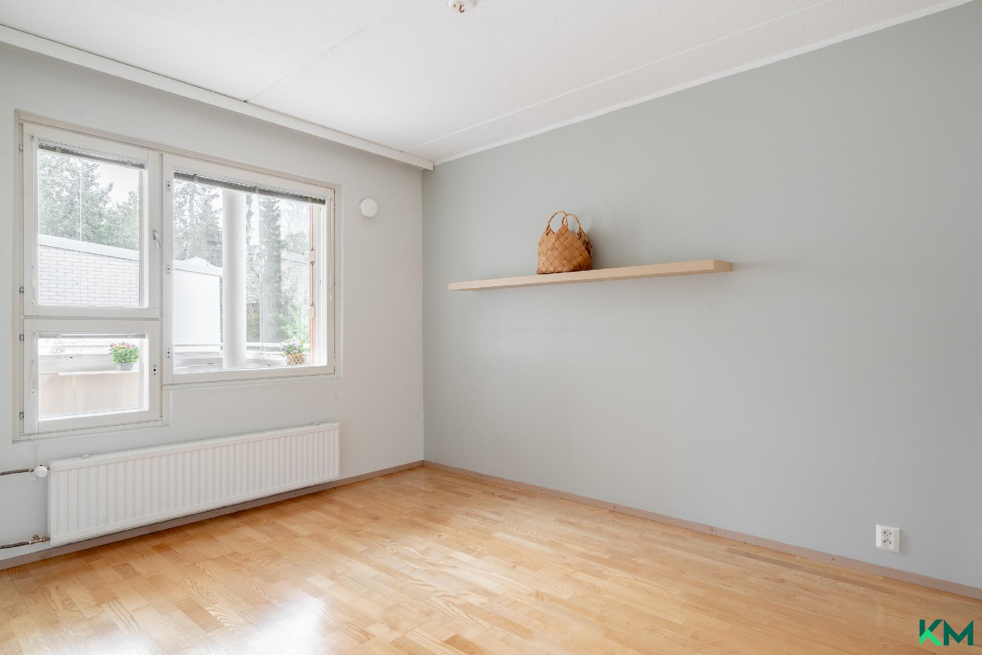 Makuuhuoneet ovat tilavia - Sovrummen är rymliga.