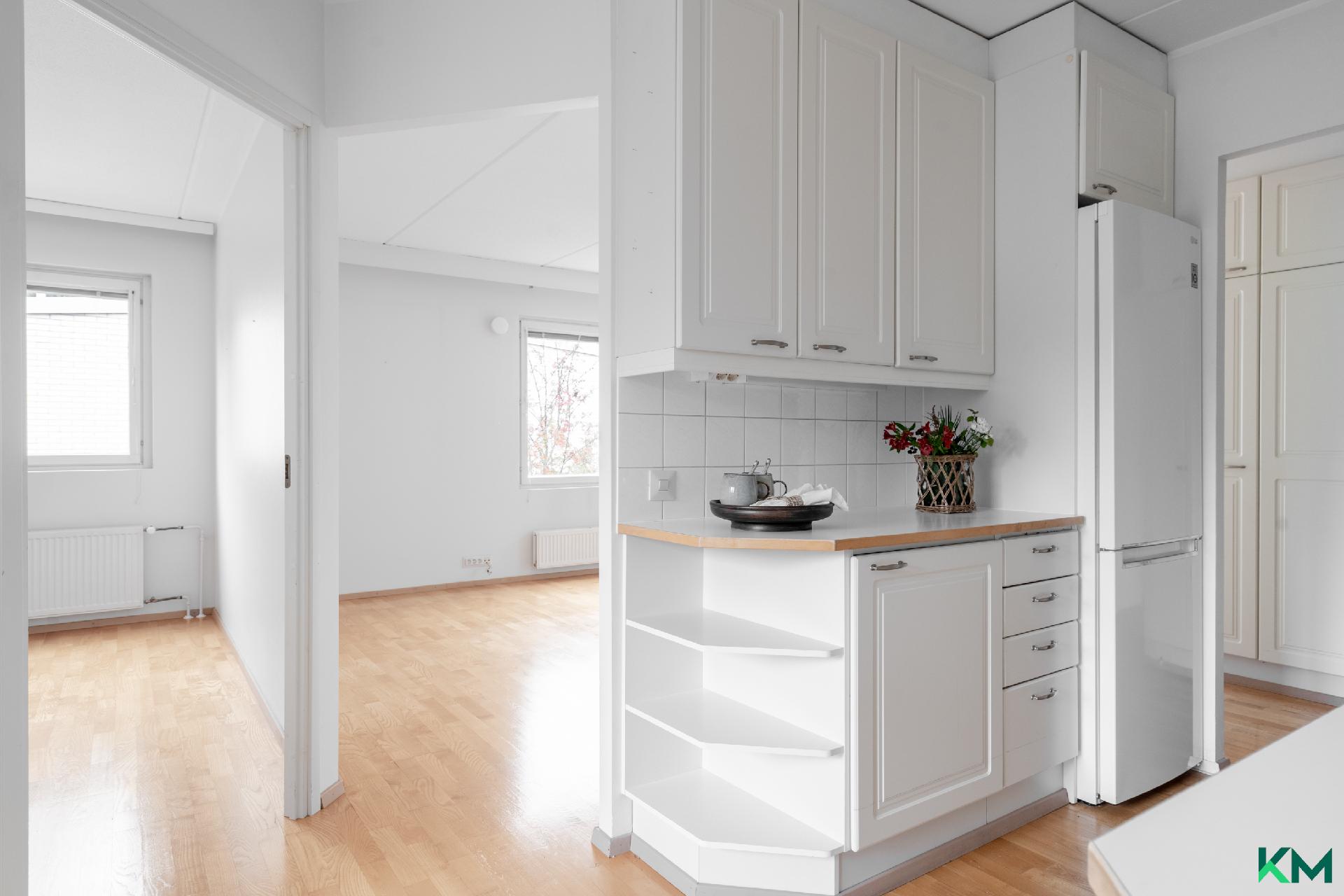 Asunto tuntuu avaralta - Lägenheten känns rymlig och luftig. 