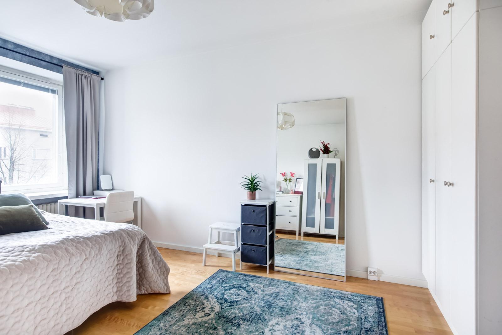 Makuuhuone on tilava