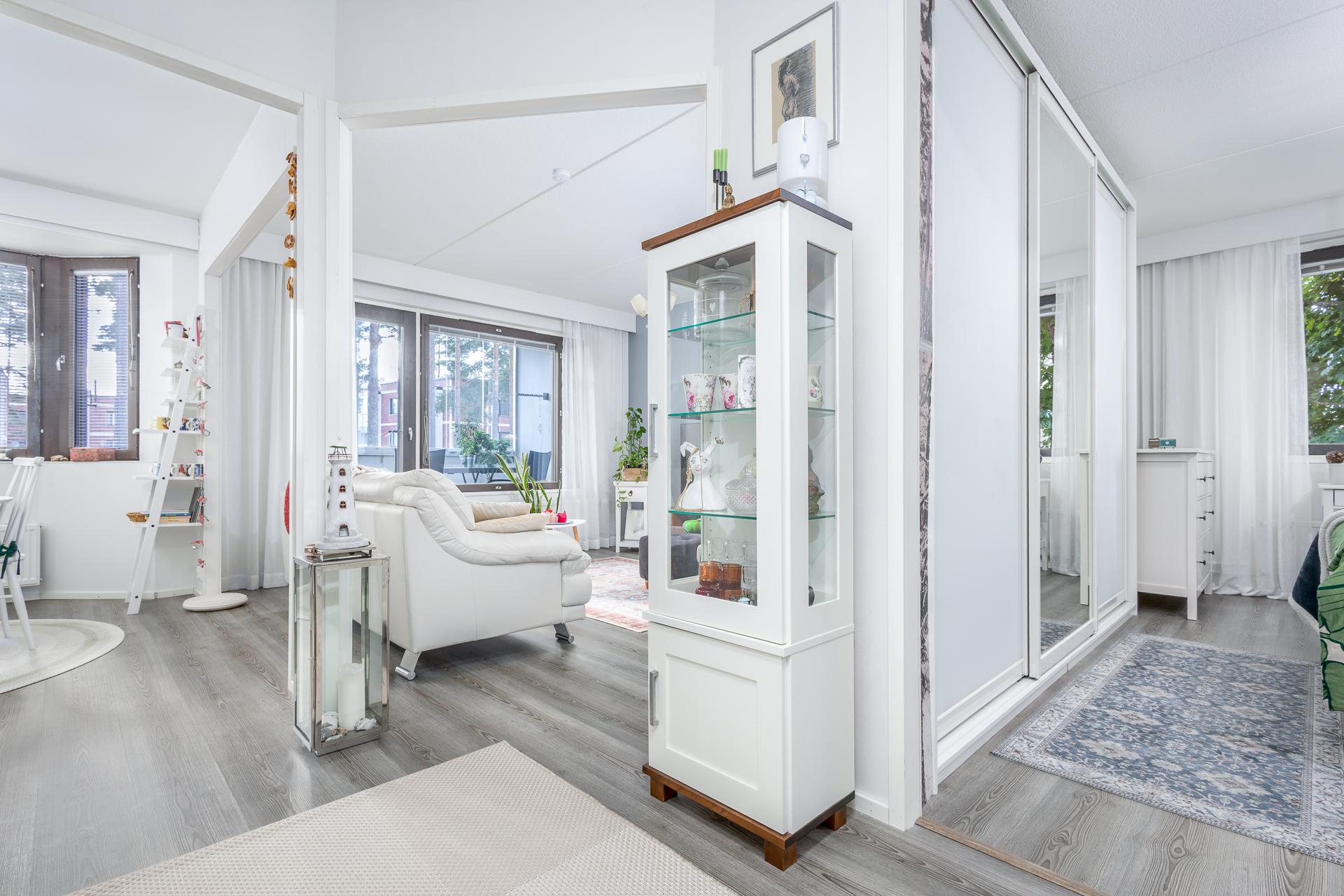 yhteinäisiä tiloja