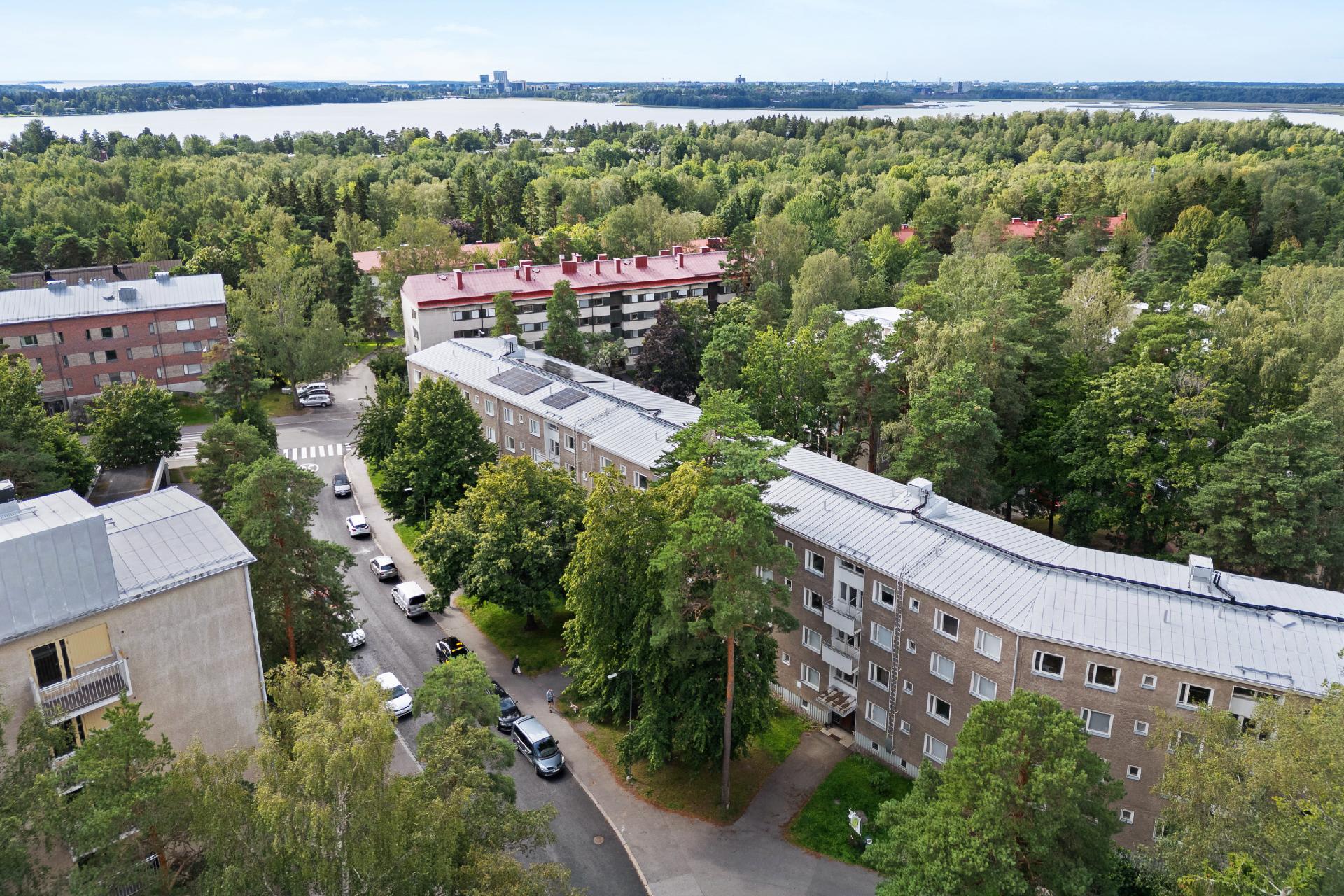 lapsiperheelle turvallinen pihapiiri