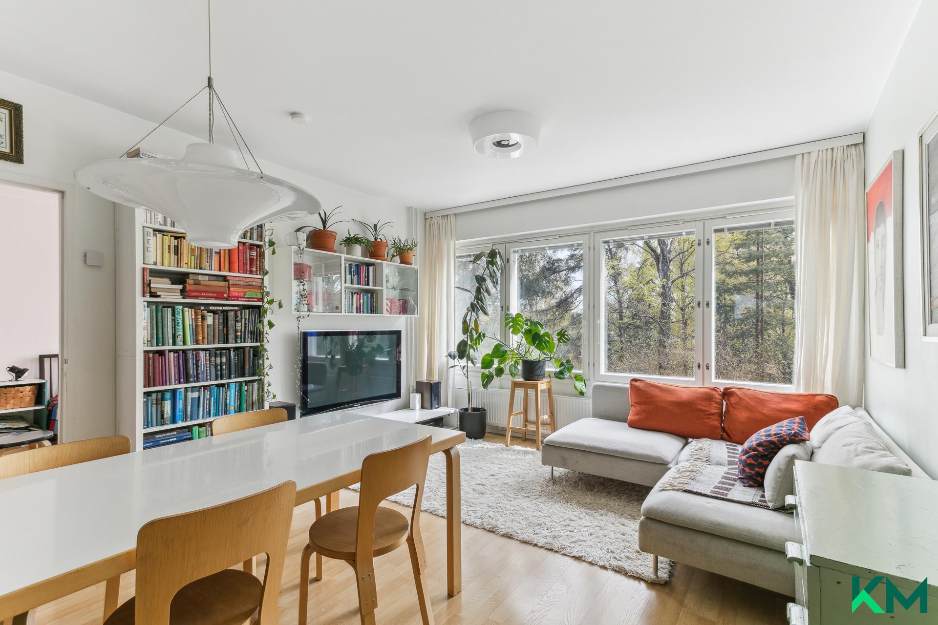 Olohuone ja ruokailutila