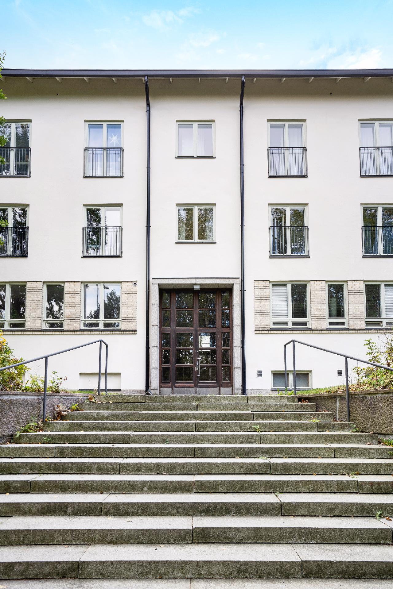 Luutnantintie 13, Malminkartano, Helsinki