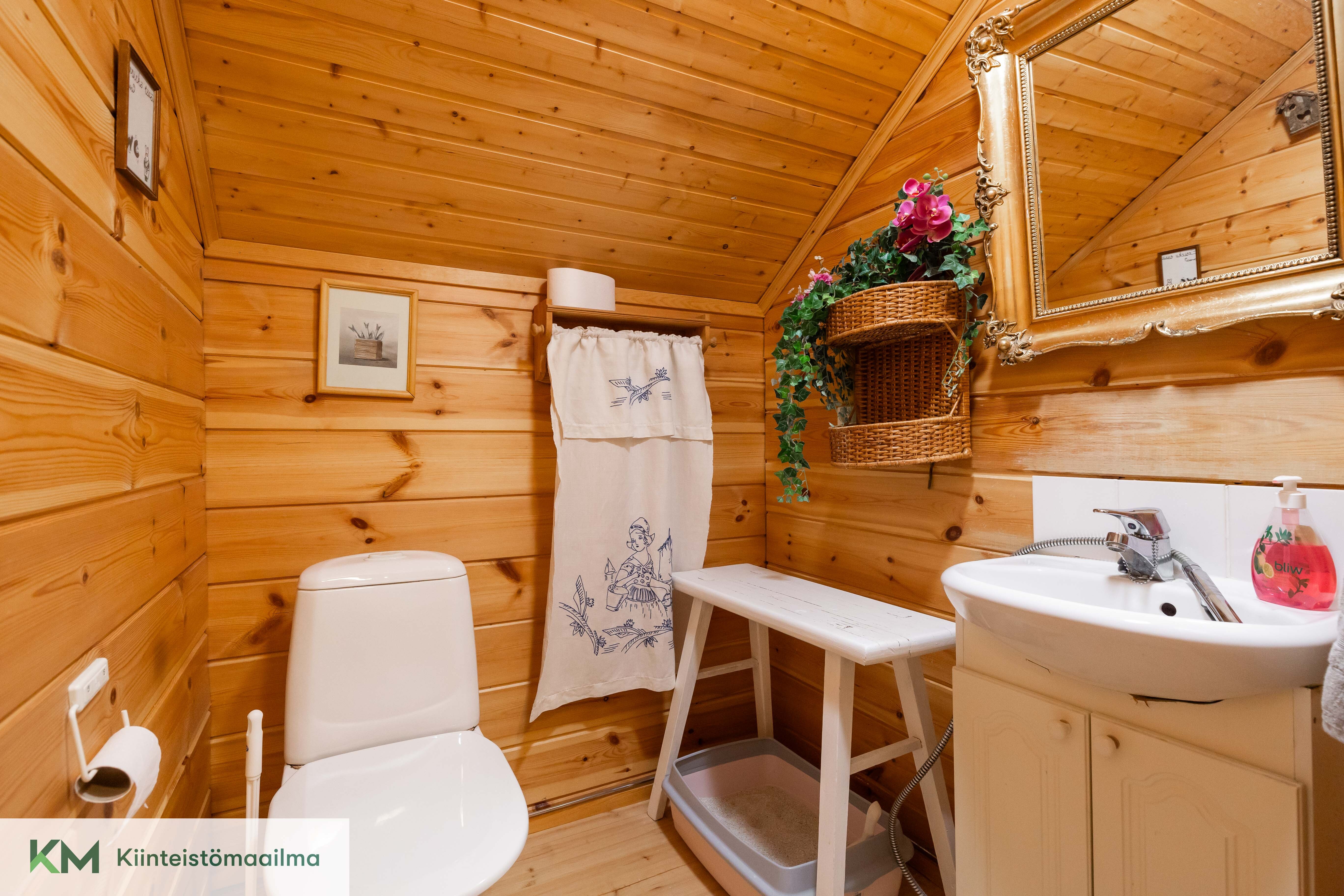 Yläkerran wc.