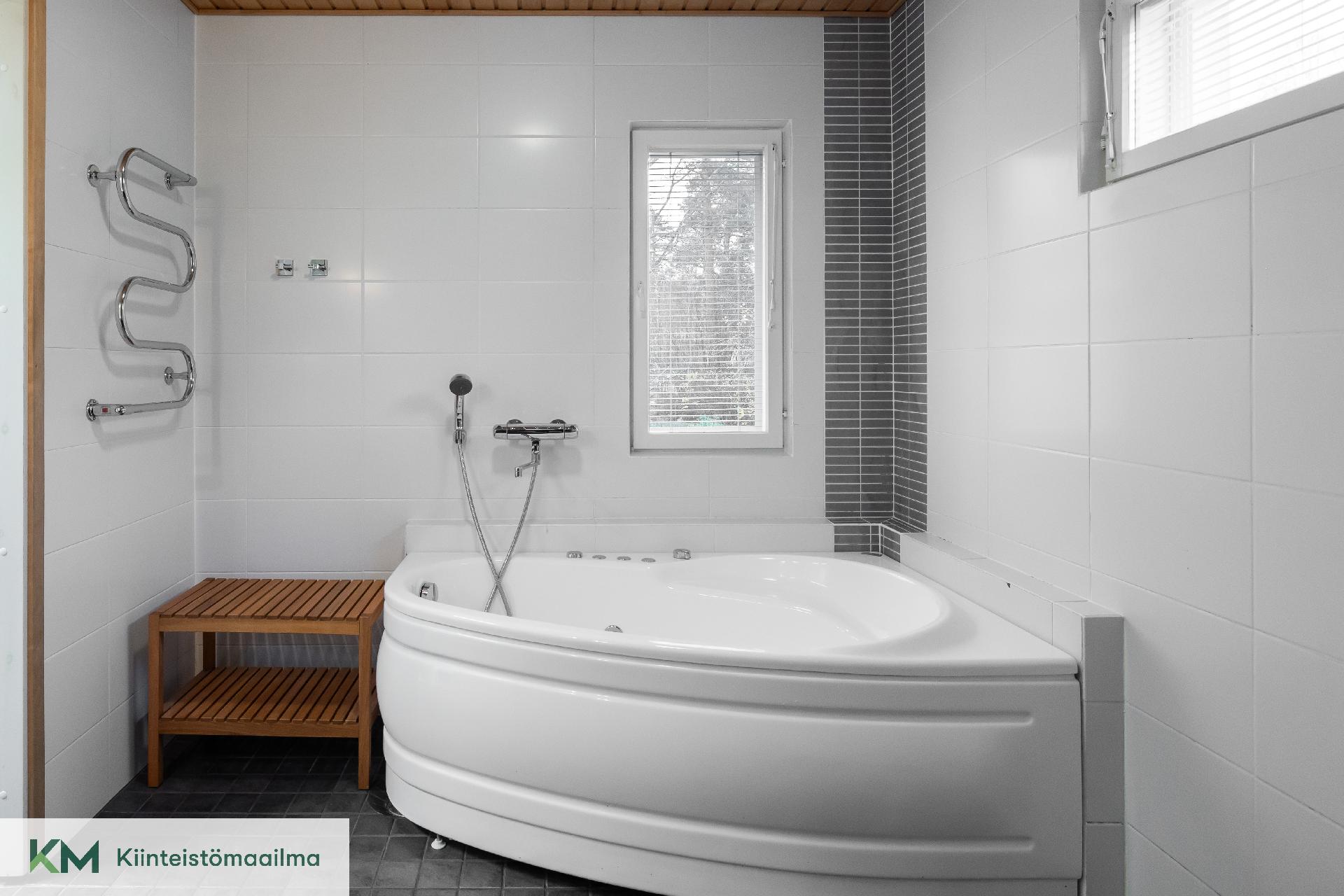 Ilmattarenkatu 4, Hovila, Kotka