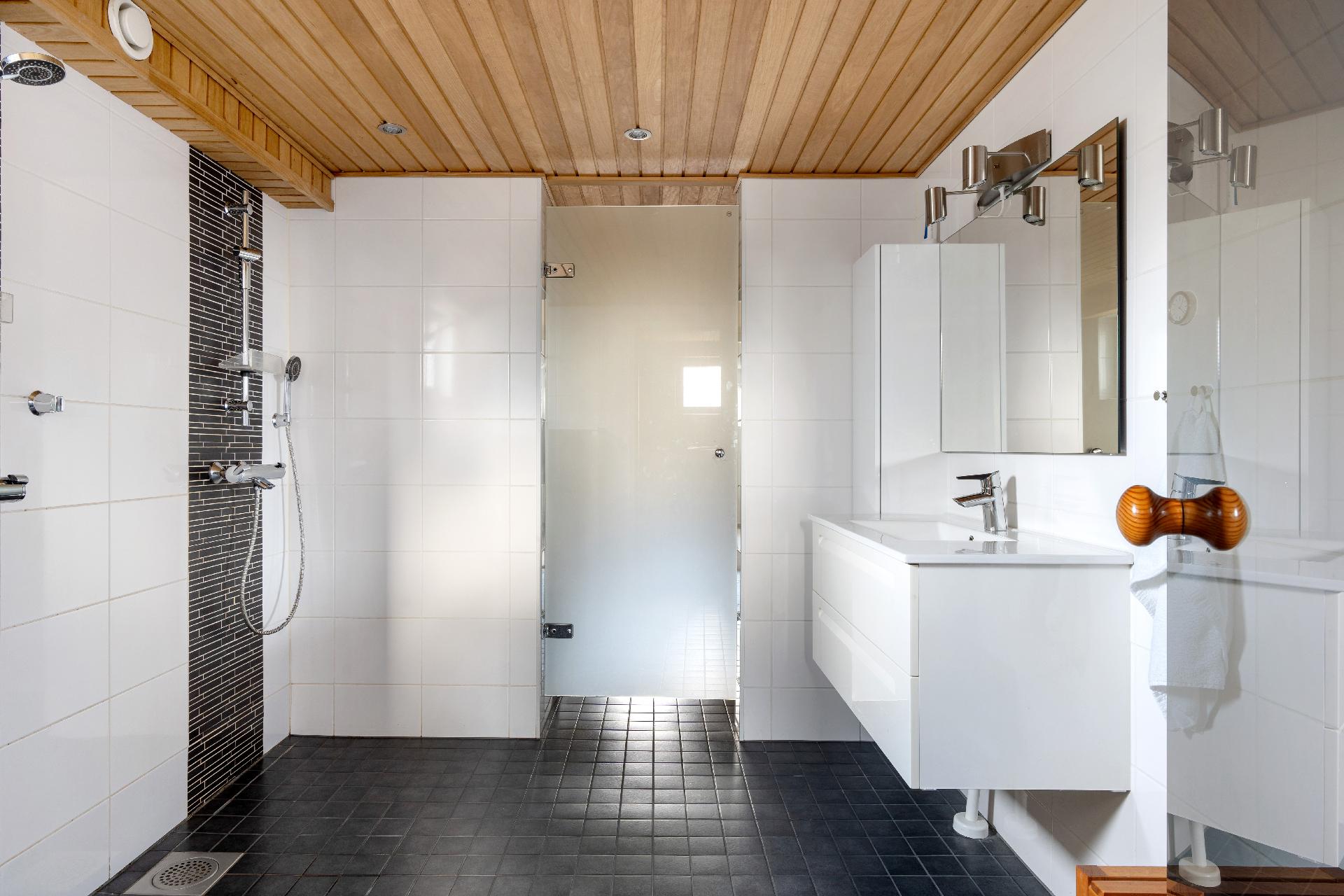 Tasakalliontie 5, Tuomarila, Espoo