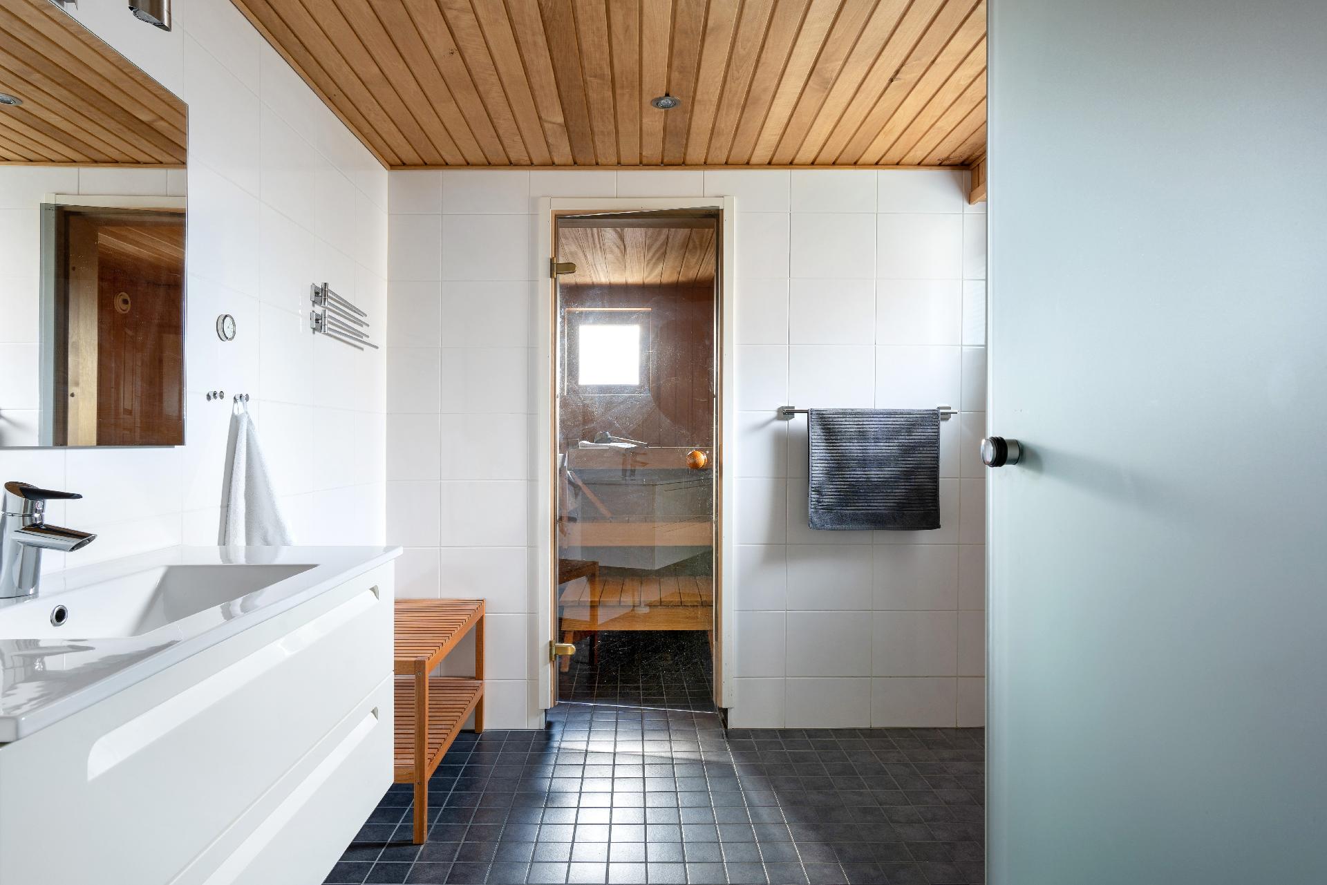 Kylpyhuone remontoitu 2014