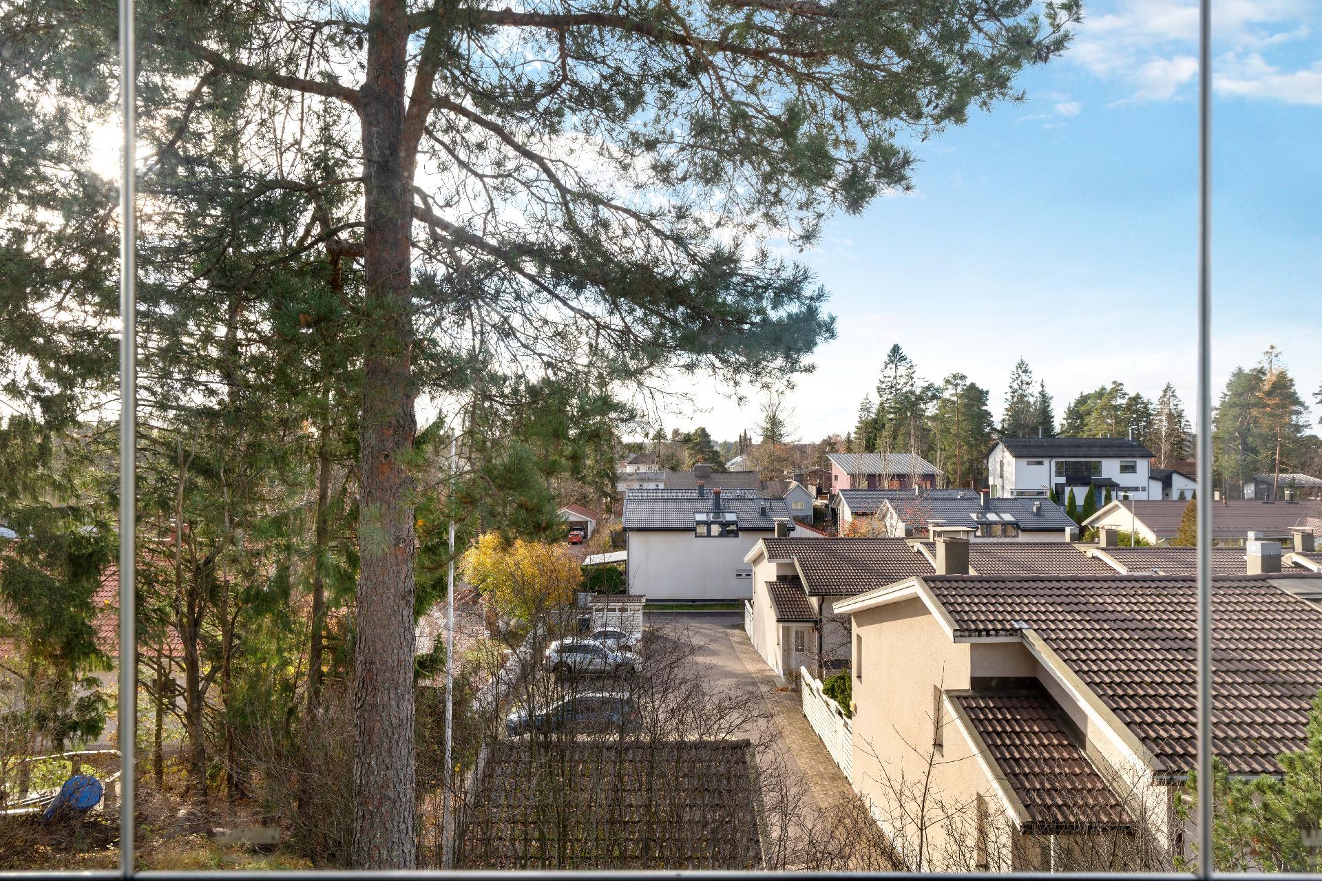 Näkymä parvekkeelta kattojen yli