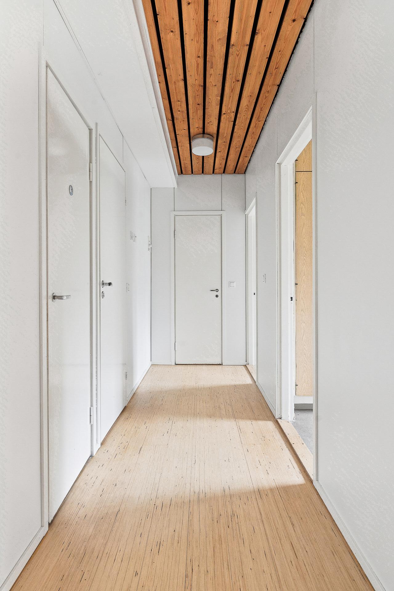 Käytävä huoneisiin