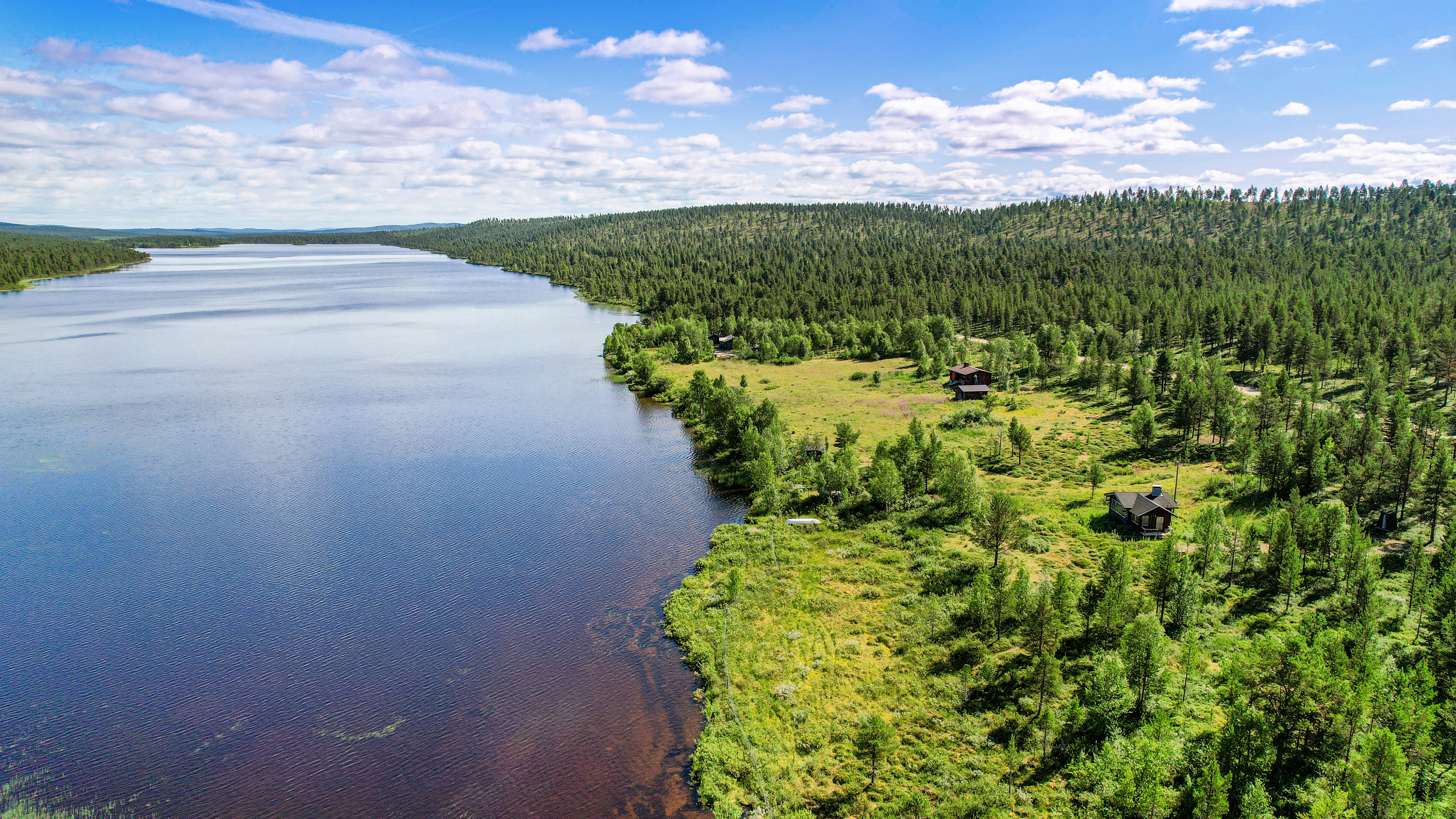 Alamökki Pyhäjärven rannalla.