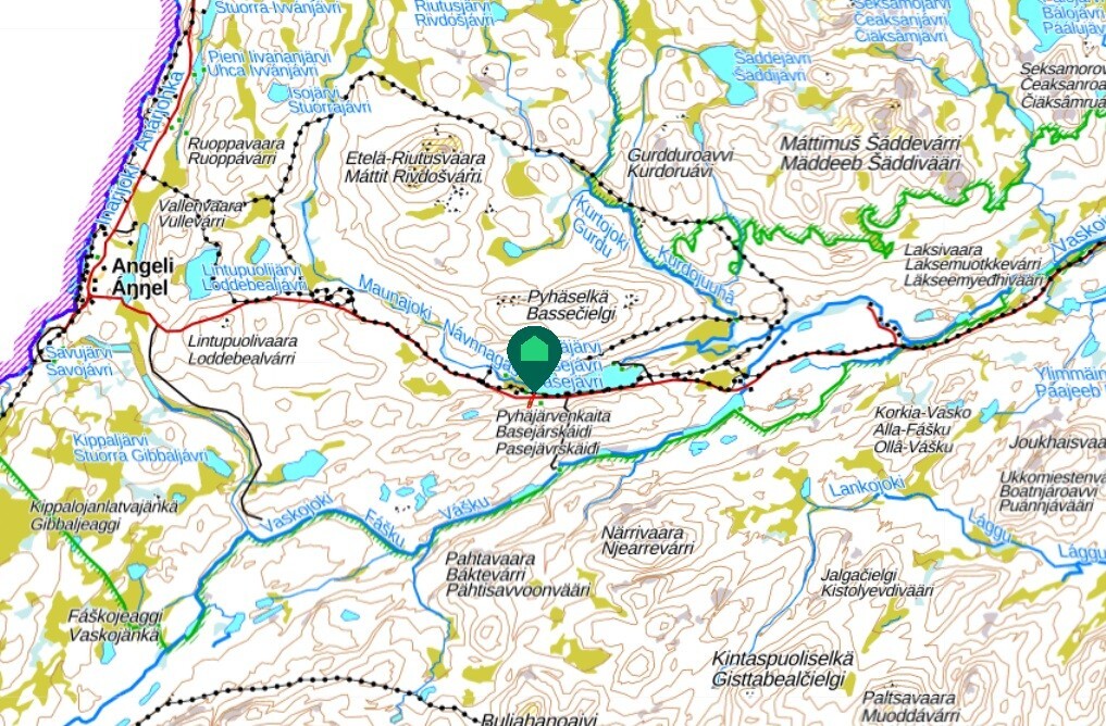 Ympärillä erämaa-alueet ja valtion metsämaat.