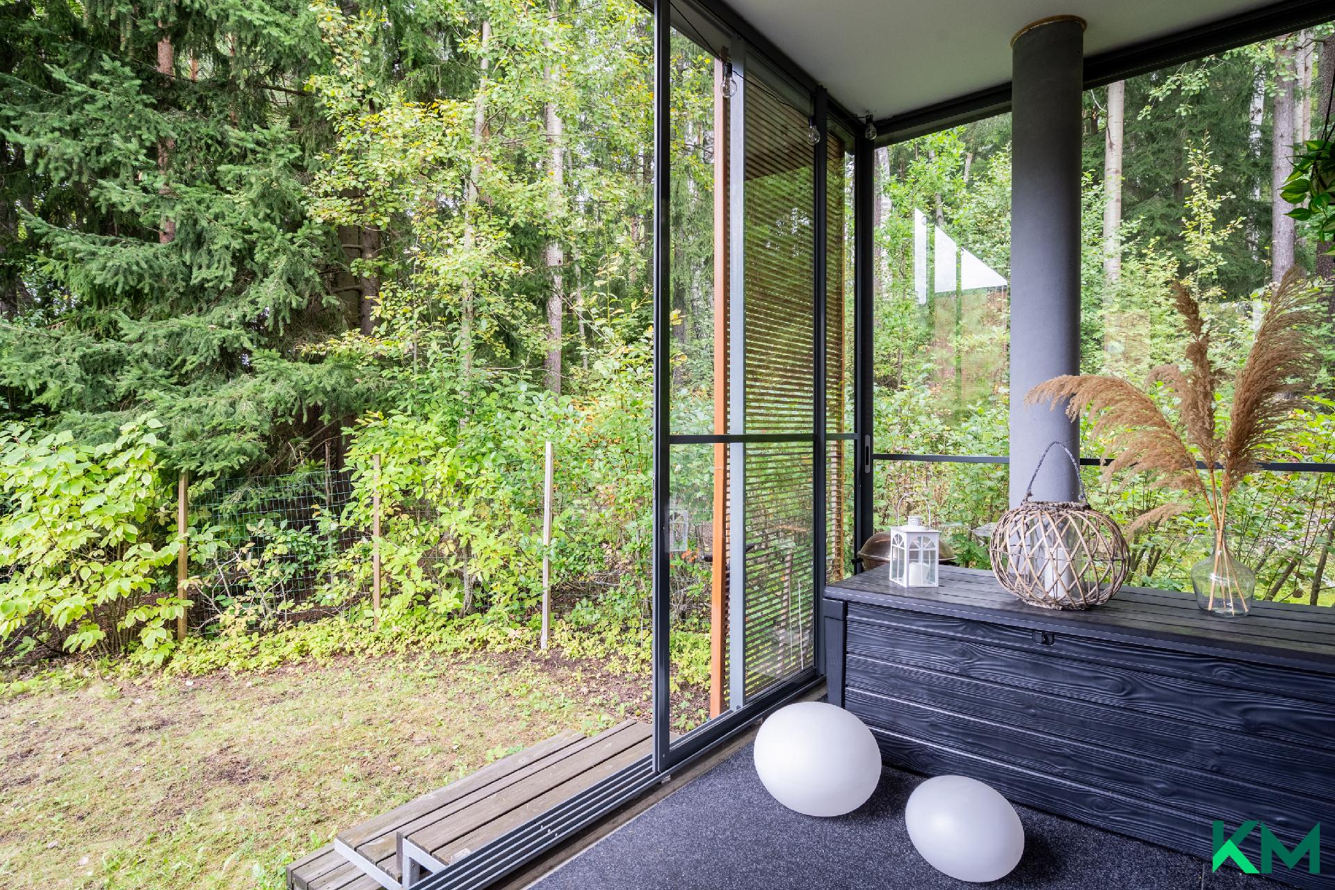 Asunnon näkymät ovat suoraan metsään