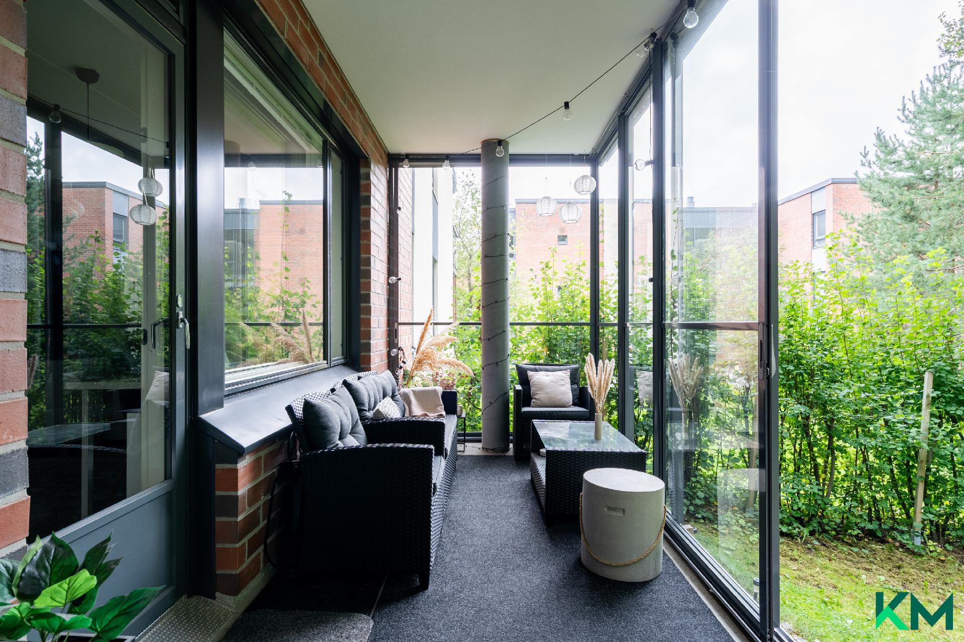 Upea terassi ja oma piha 