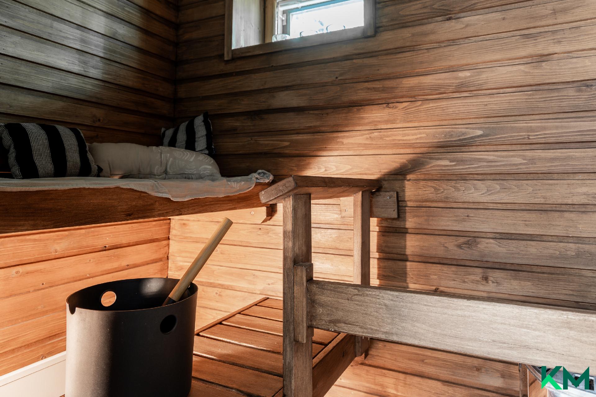 Oma ikkunallinen sauna