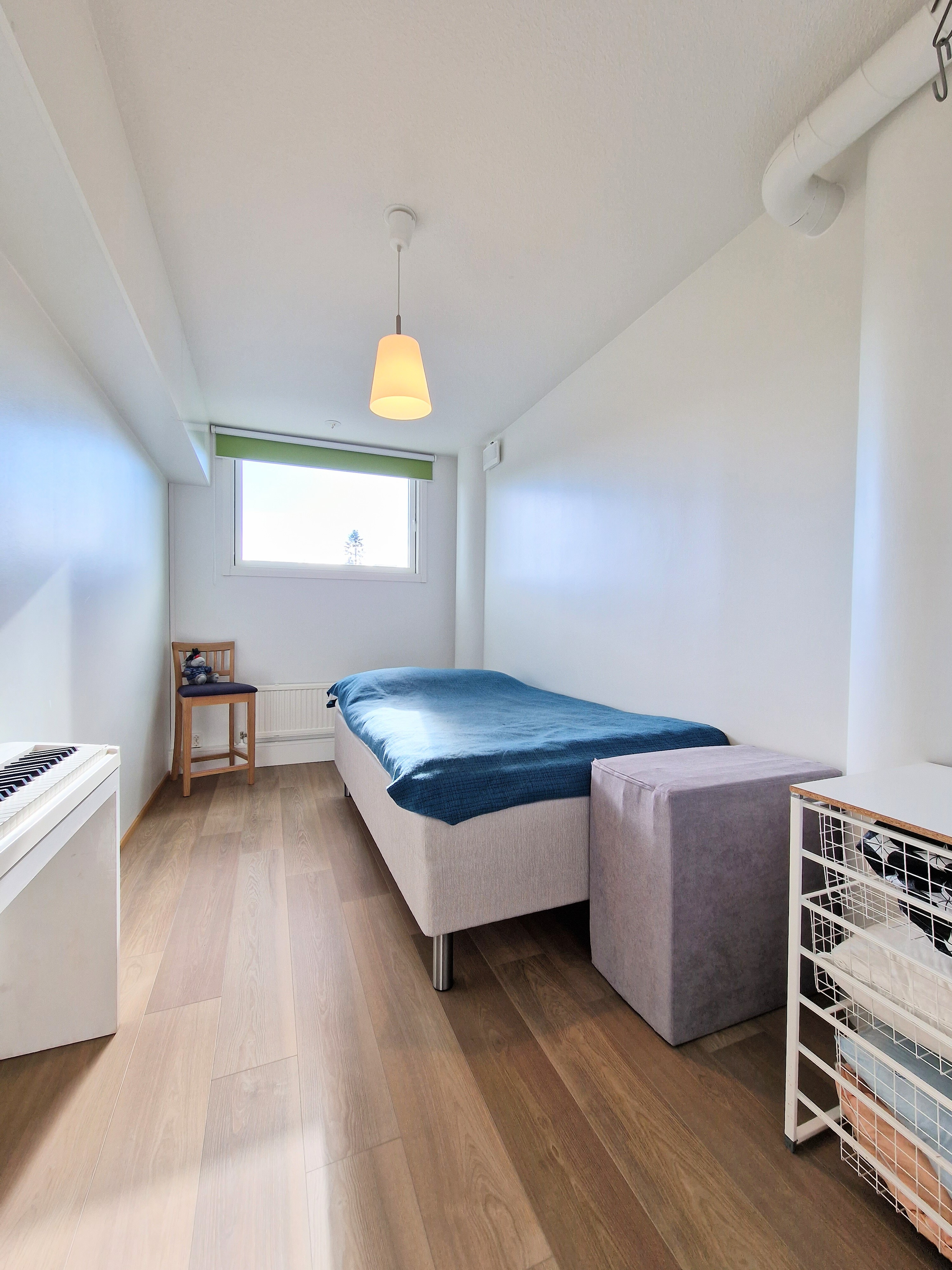 Toinen pienemmistä makuuhuoneista