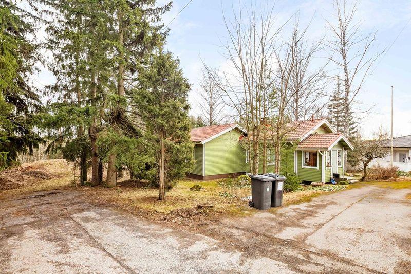 Sisäänkäynti tilalle