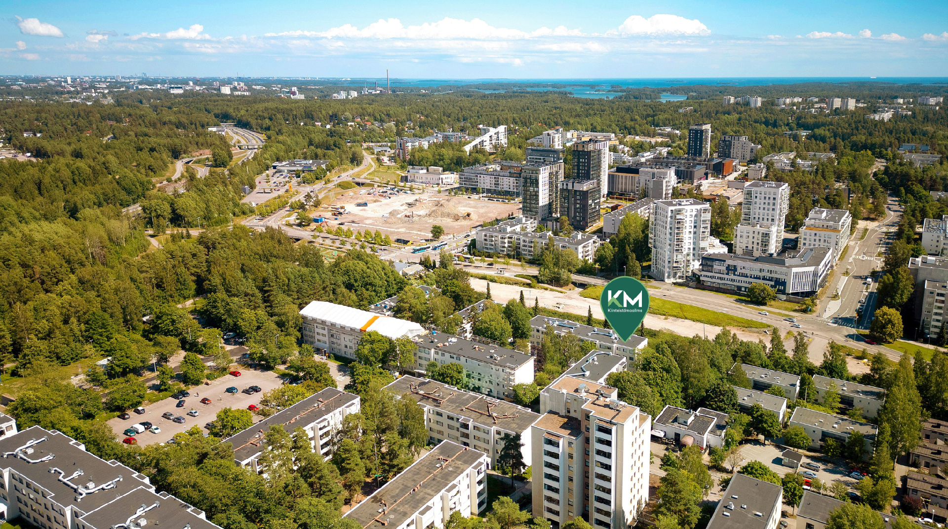 Toisella puolella Lippulaivan kattavat palvelut sekä metro!