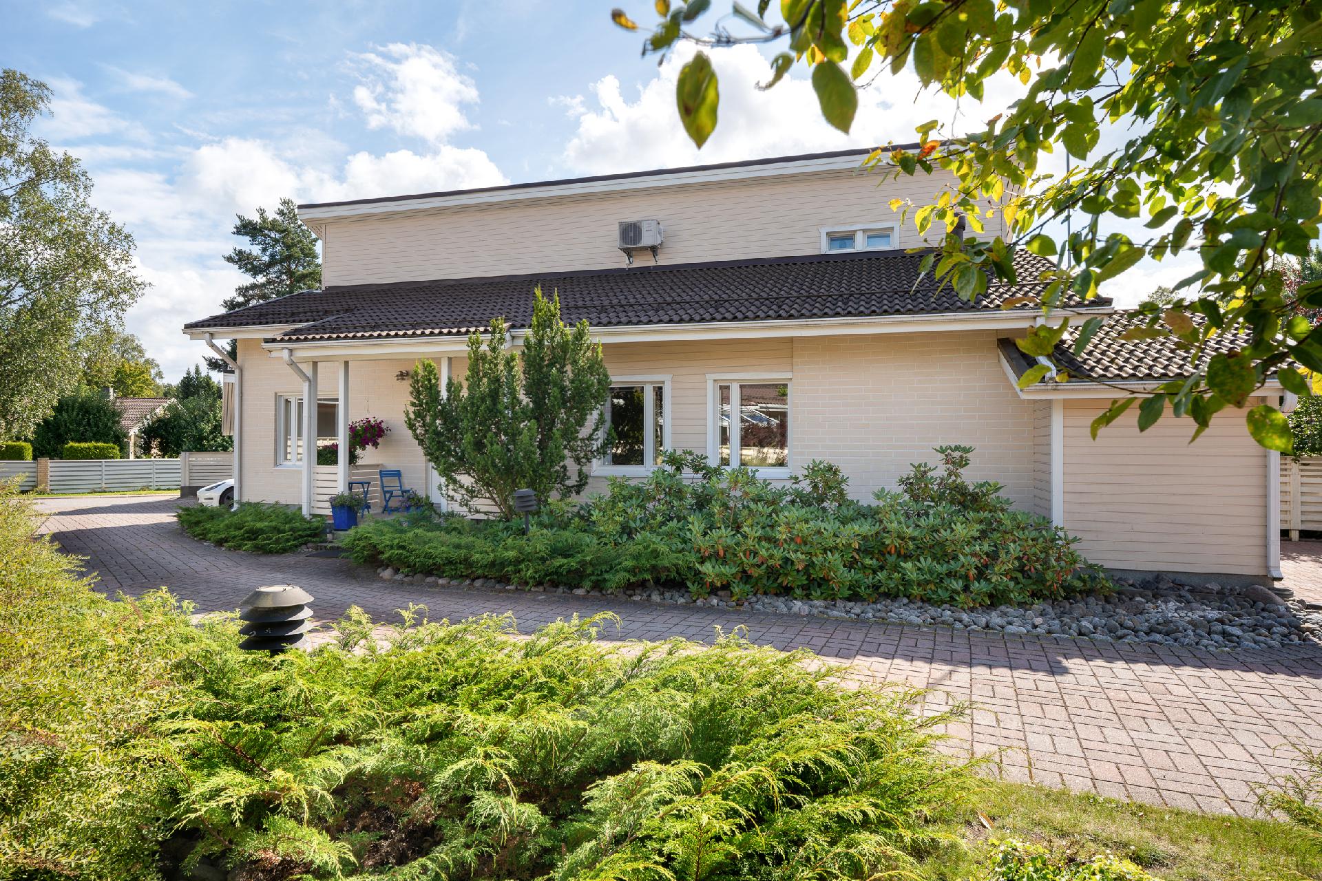 Tervetuloa tähän pieneen vehreään erillistaloyhtiöön. 