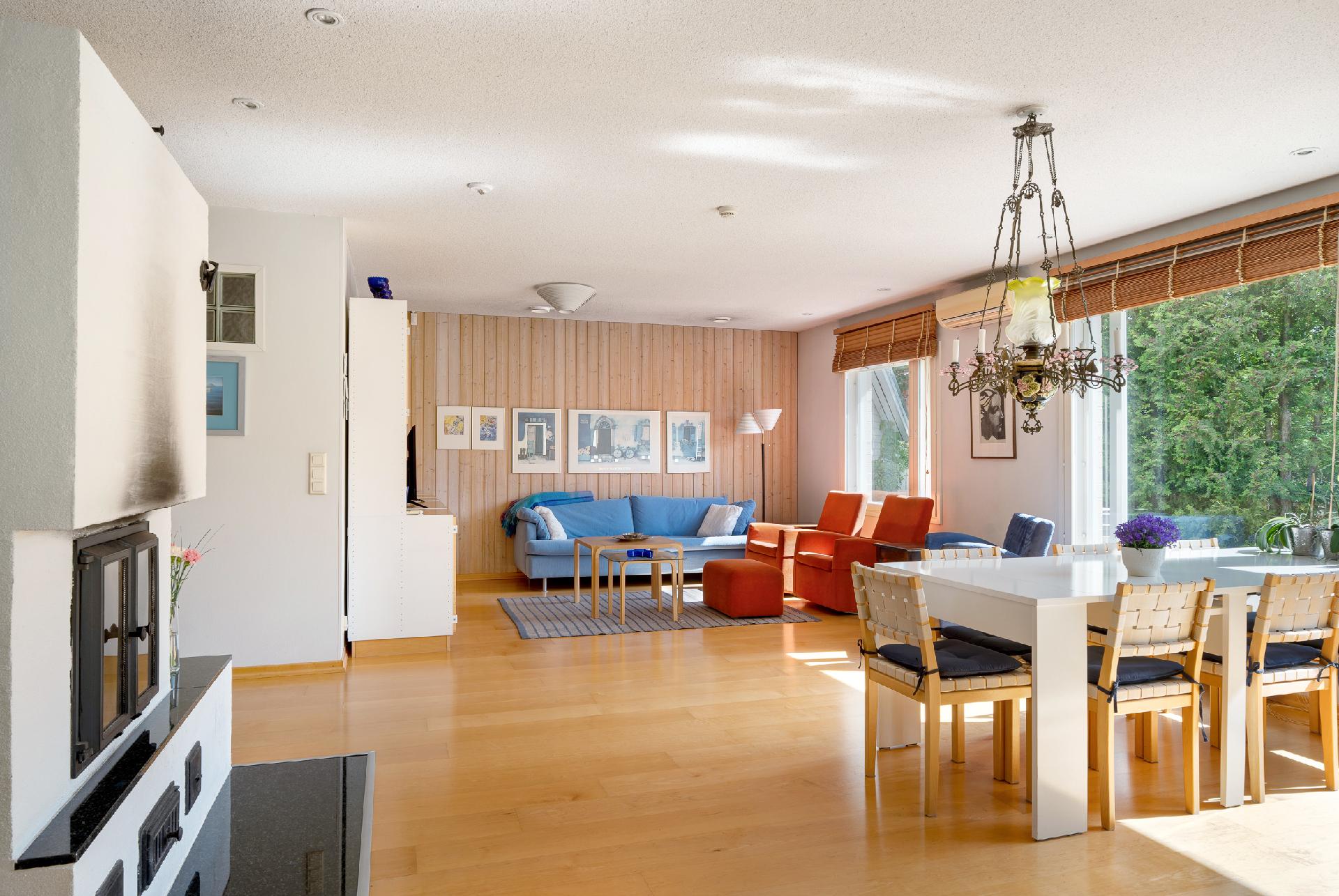 Olohuoneeseen on nykyisellään yhdistetty yksi makuuhuone.