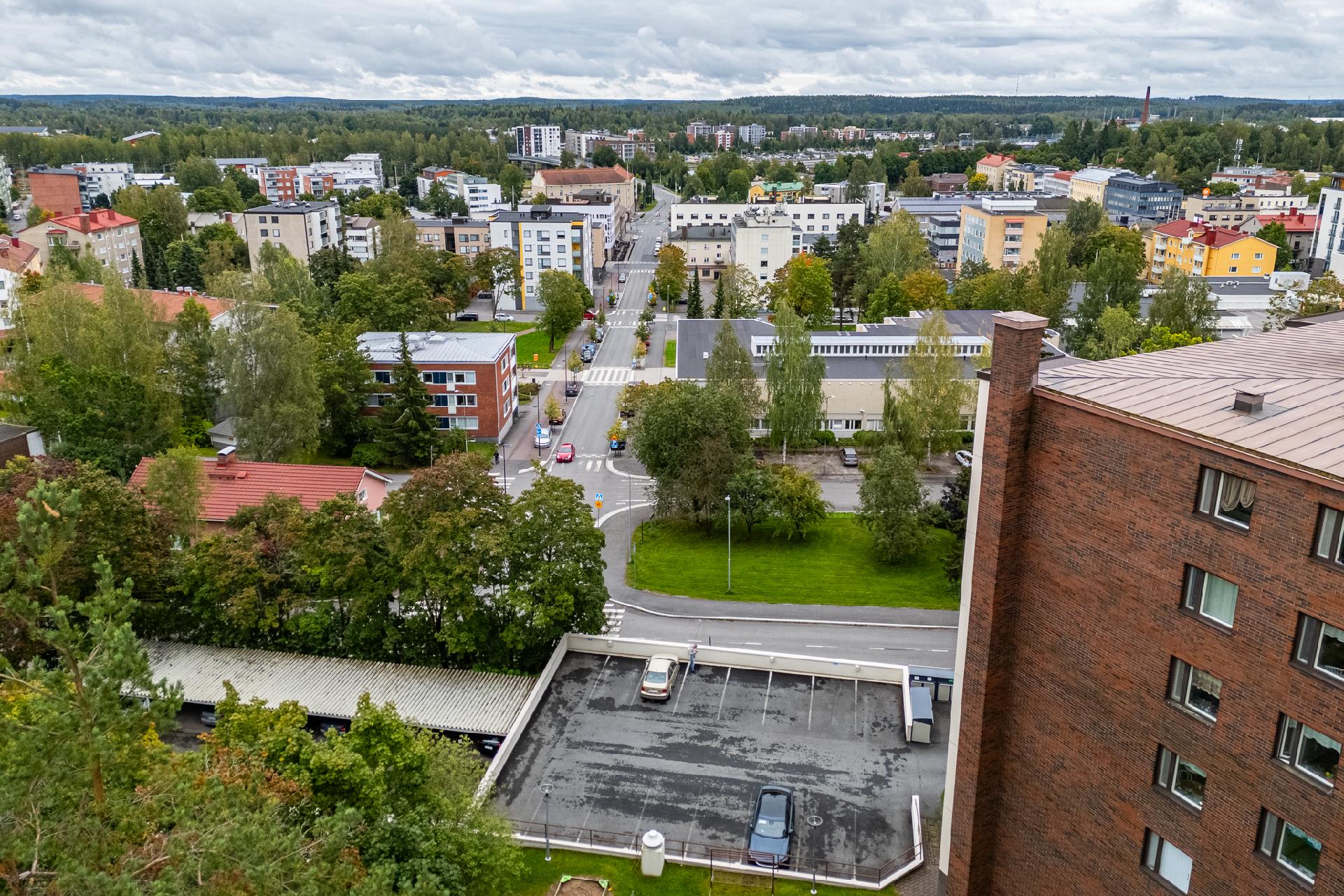Taloyhtiön parkkipaikka