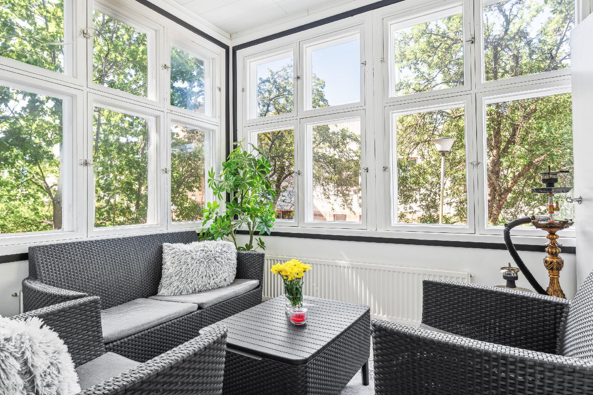 Keittiöstä on käynti kauniille verannalle