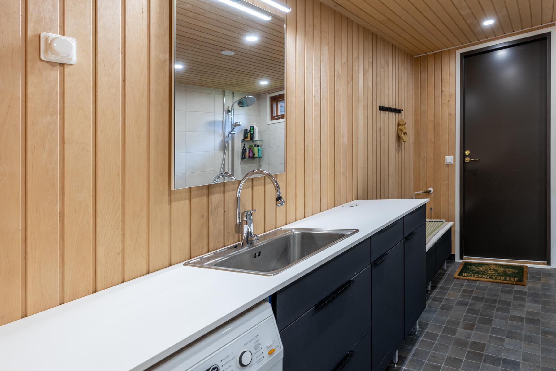 Tilasta käynti myös ulos