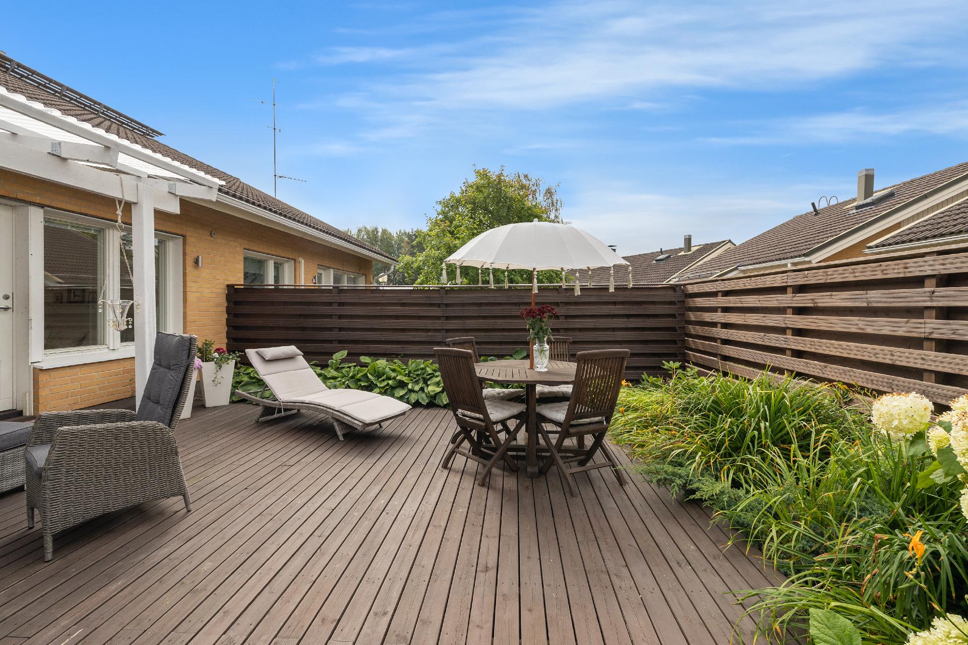 On muuten iso terassi