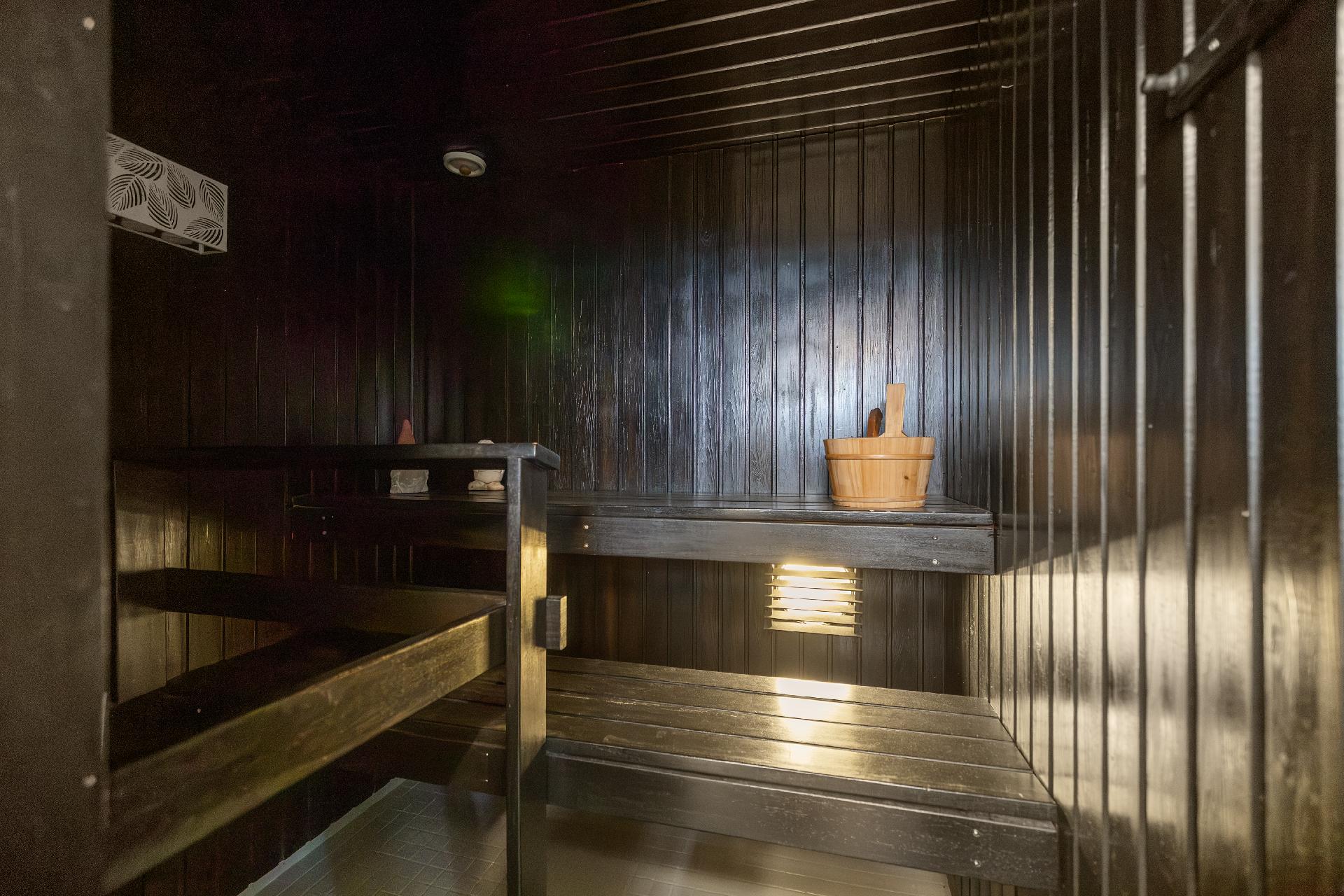 Huhuu, sauna on tumma