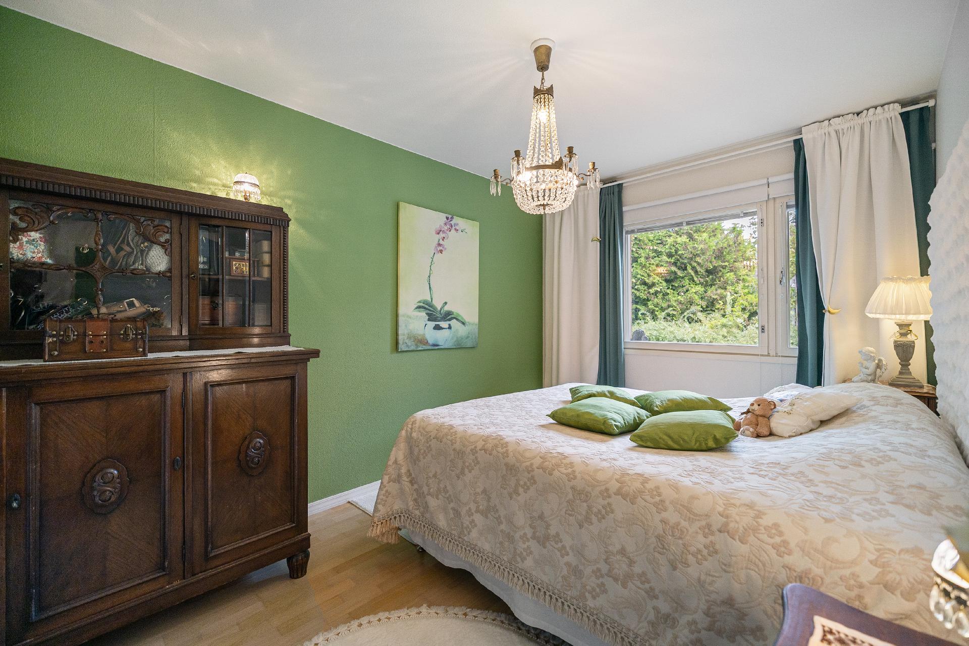 Iso parisänky mahtuu