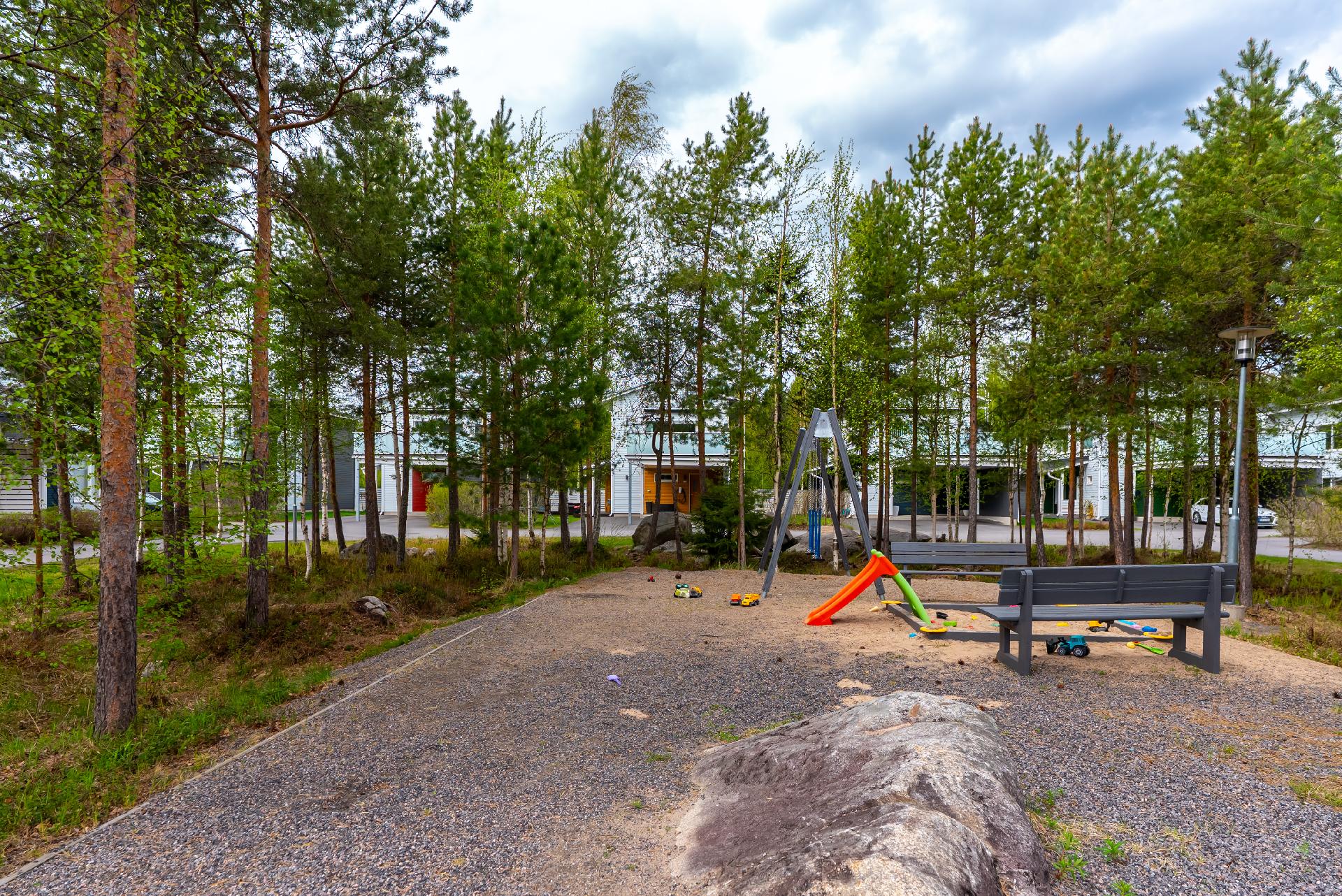 Juoksukuja 3, Kivikkokangas, Oulu