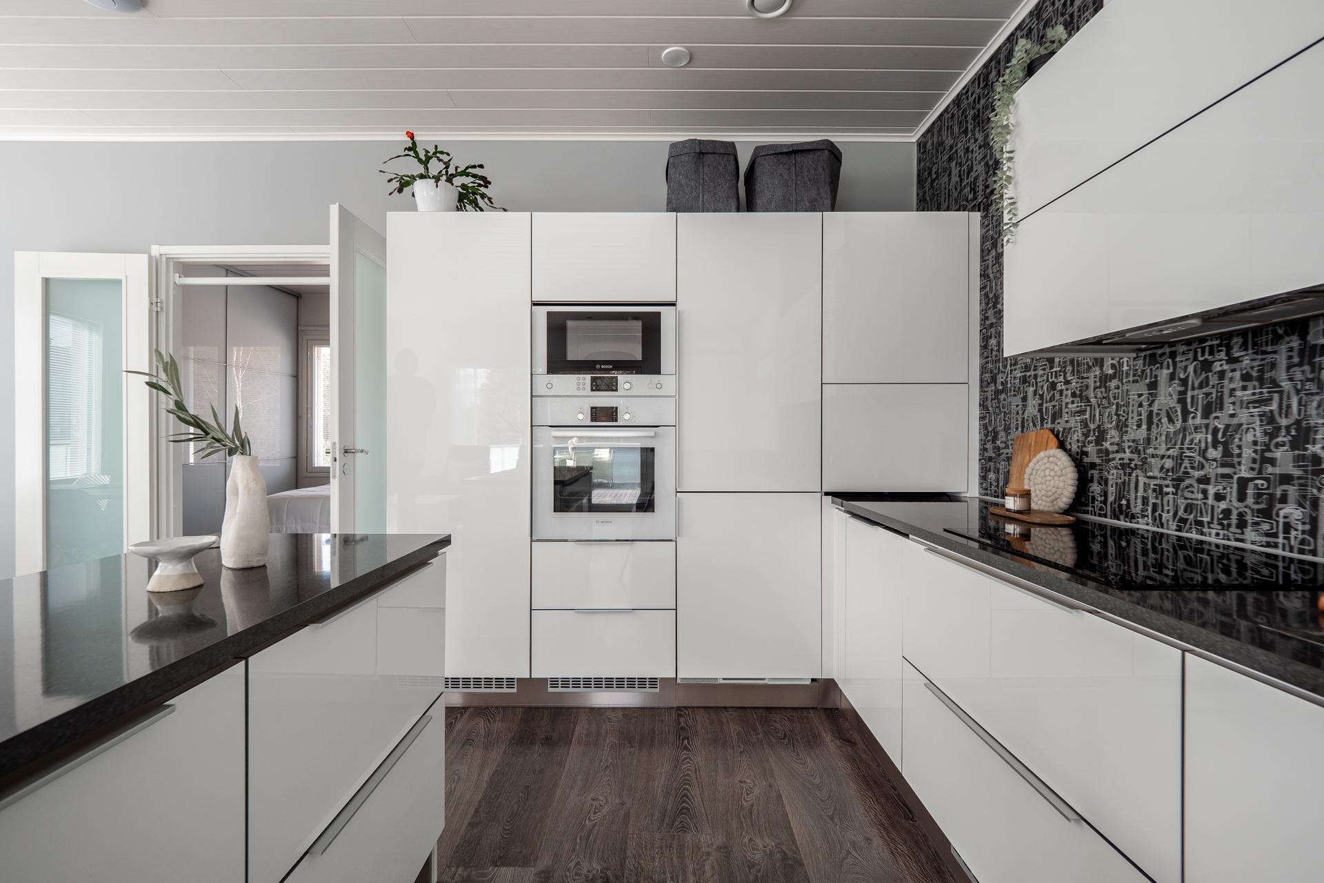 Juoksukuja 3, Kivikkokangas, Oulu