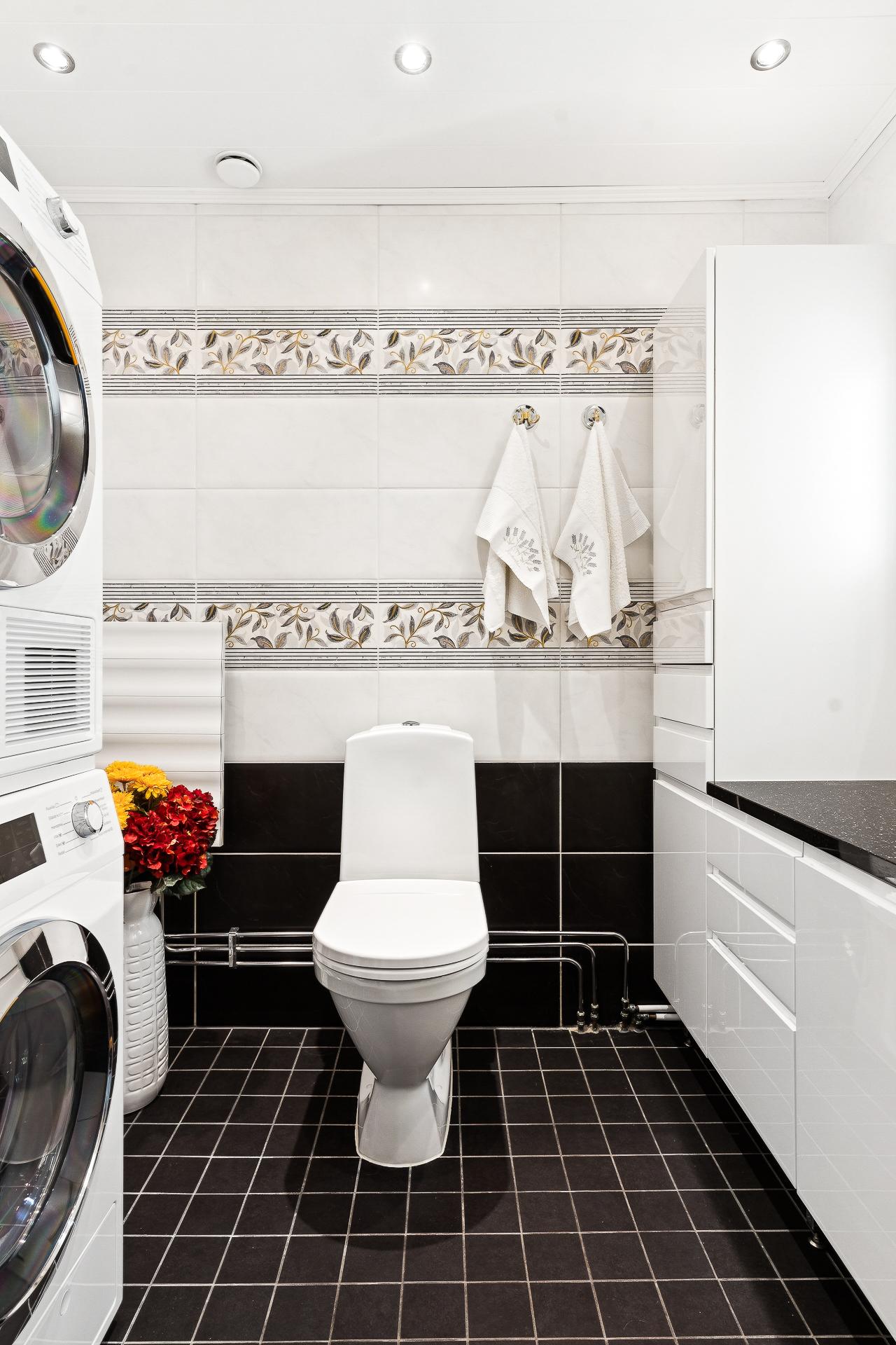 Yläkerran erillinen wc