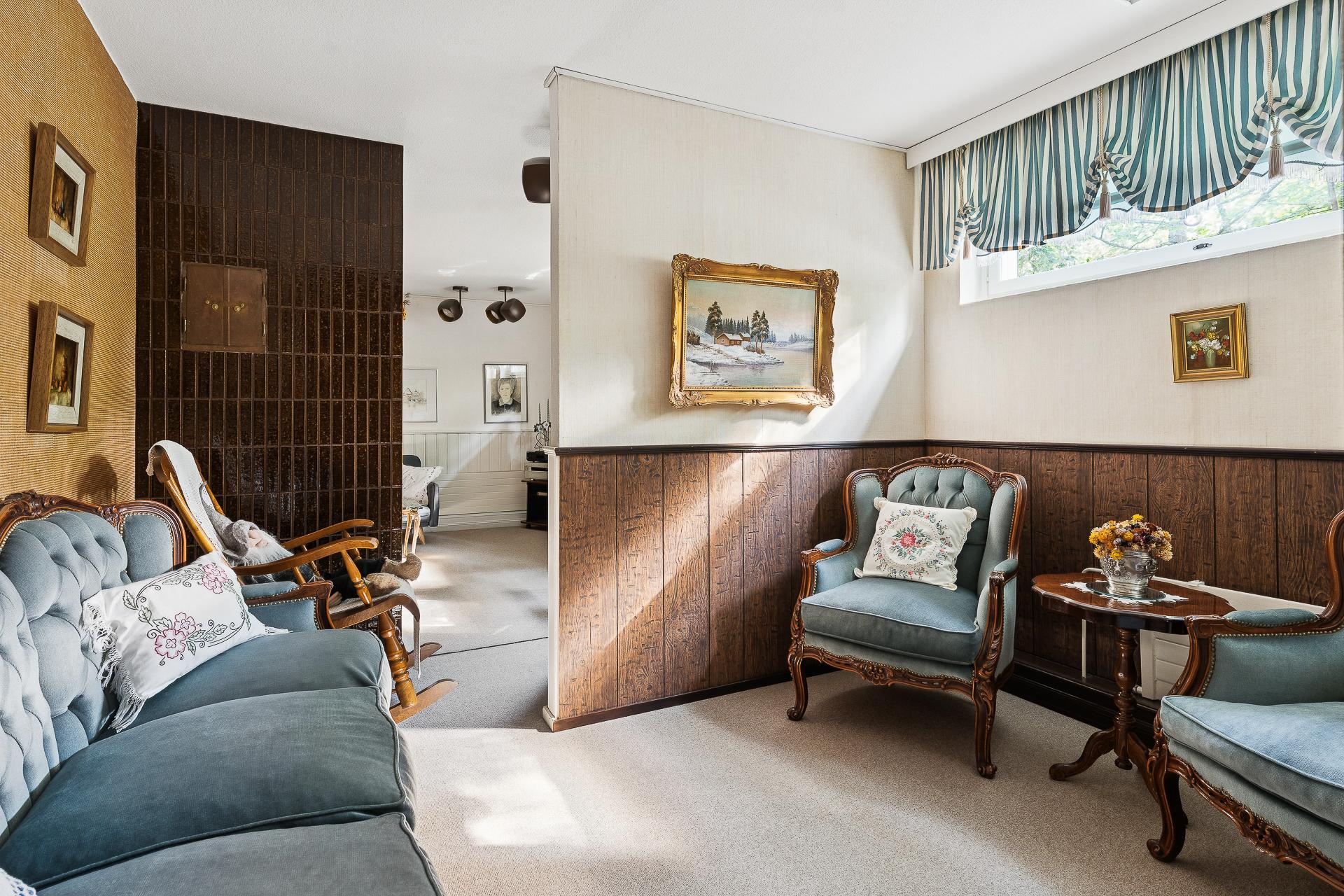 Alakerran oleskelutila