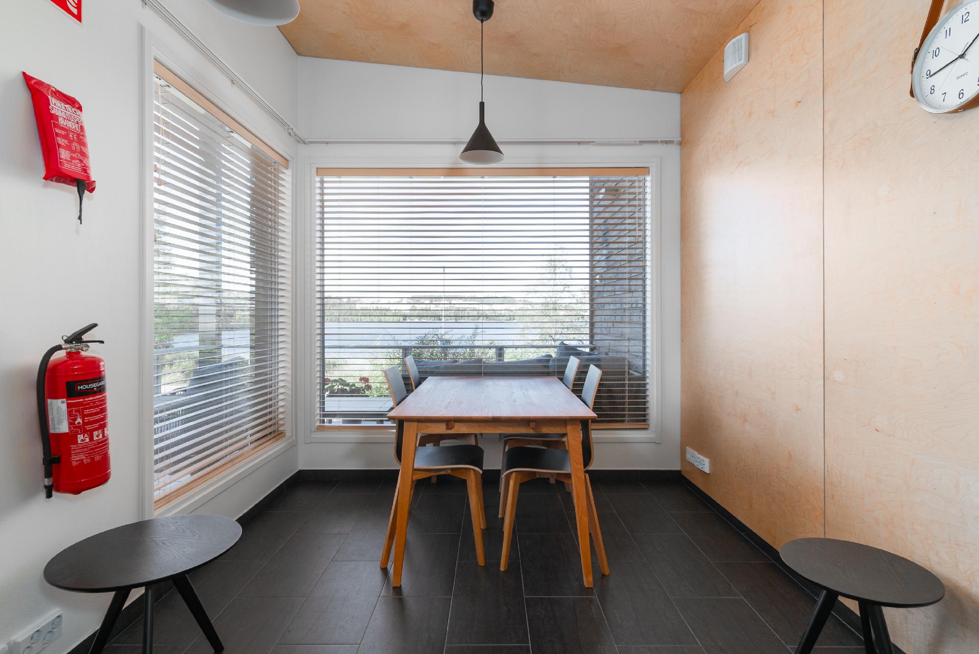 Taloyhtiön rantasauna