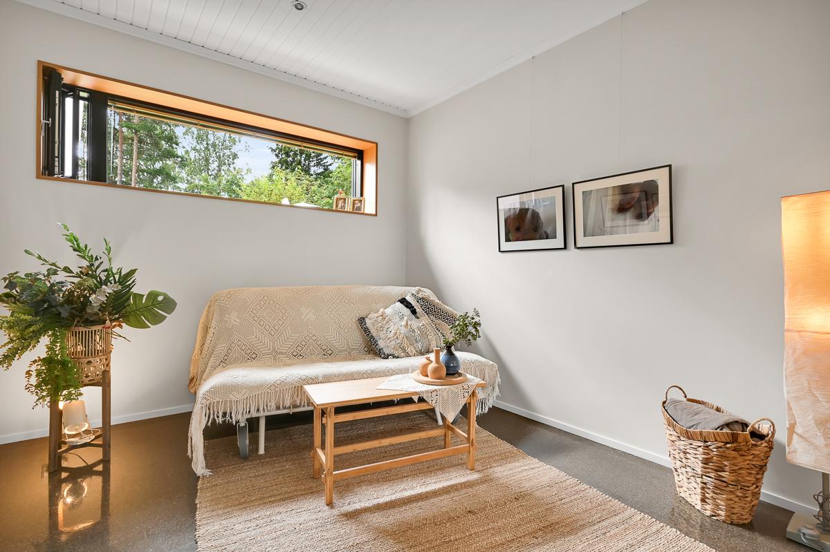 makuuhuone 4, jonka vieressä oma kylyhuone