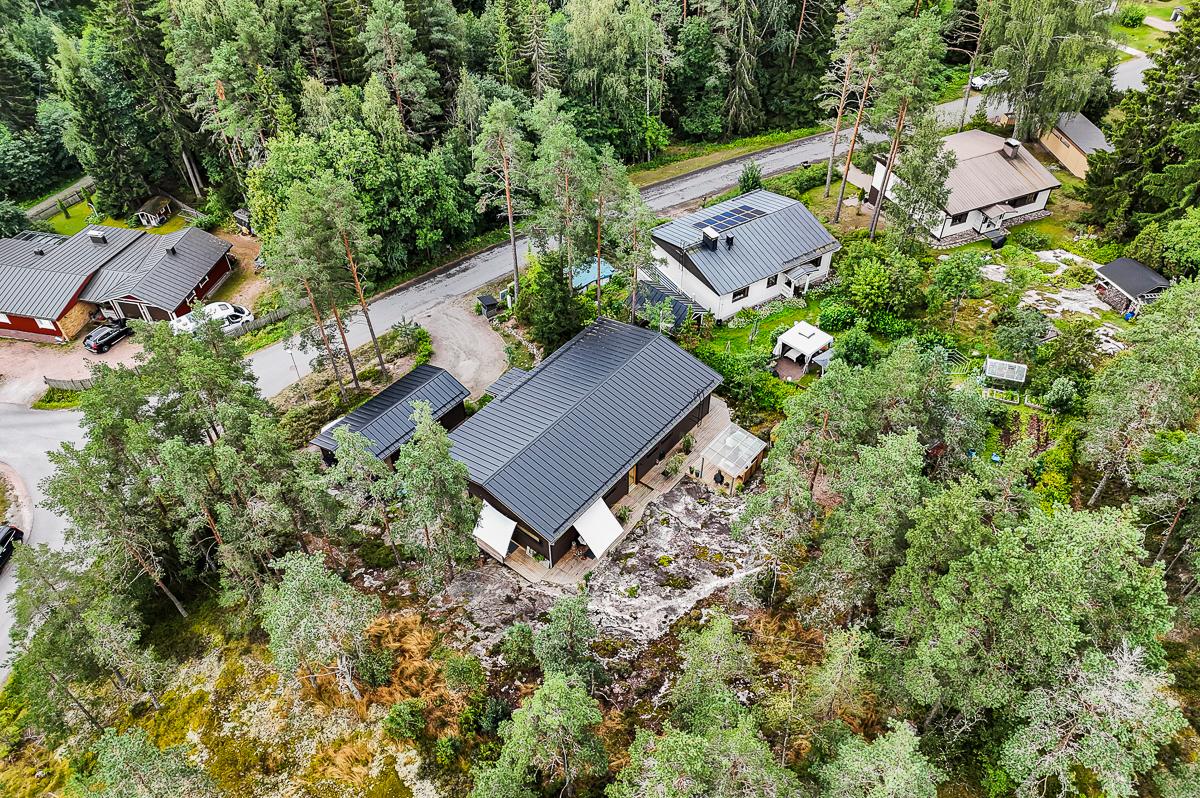 Käärmetie 20, Karjaa, Raasepori