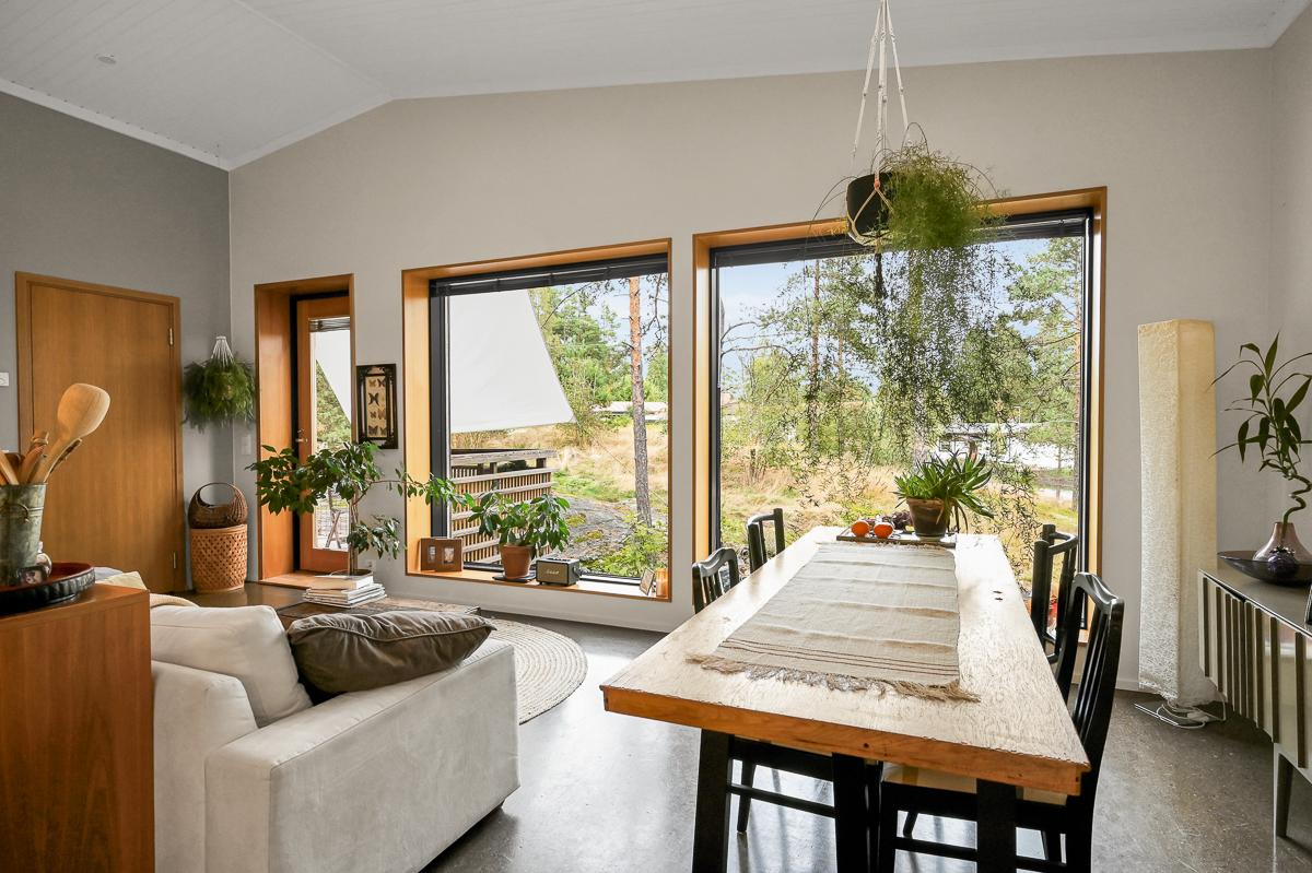 Käärmetie 20, Karjaa, Raasepori