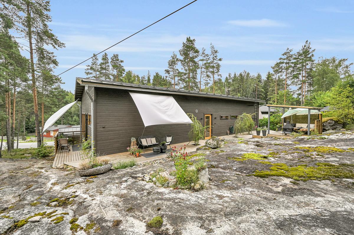 Käärmetie 20, Karjaa, Raasepori